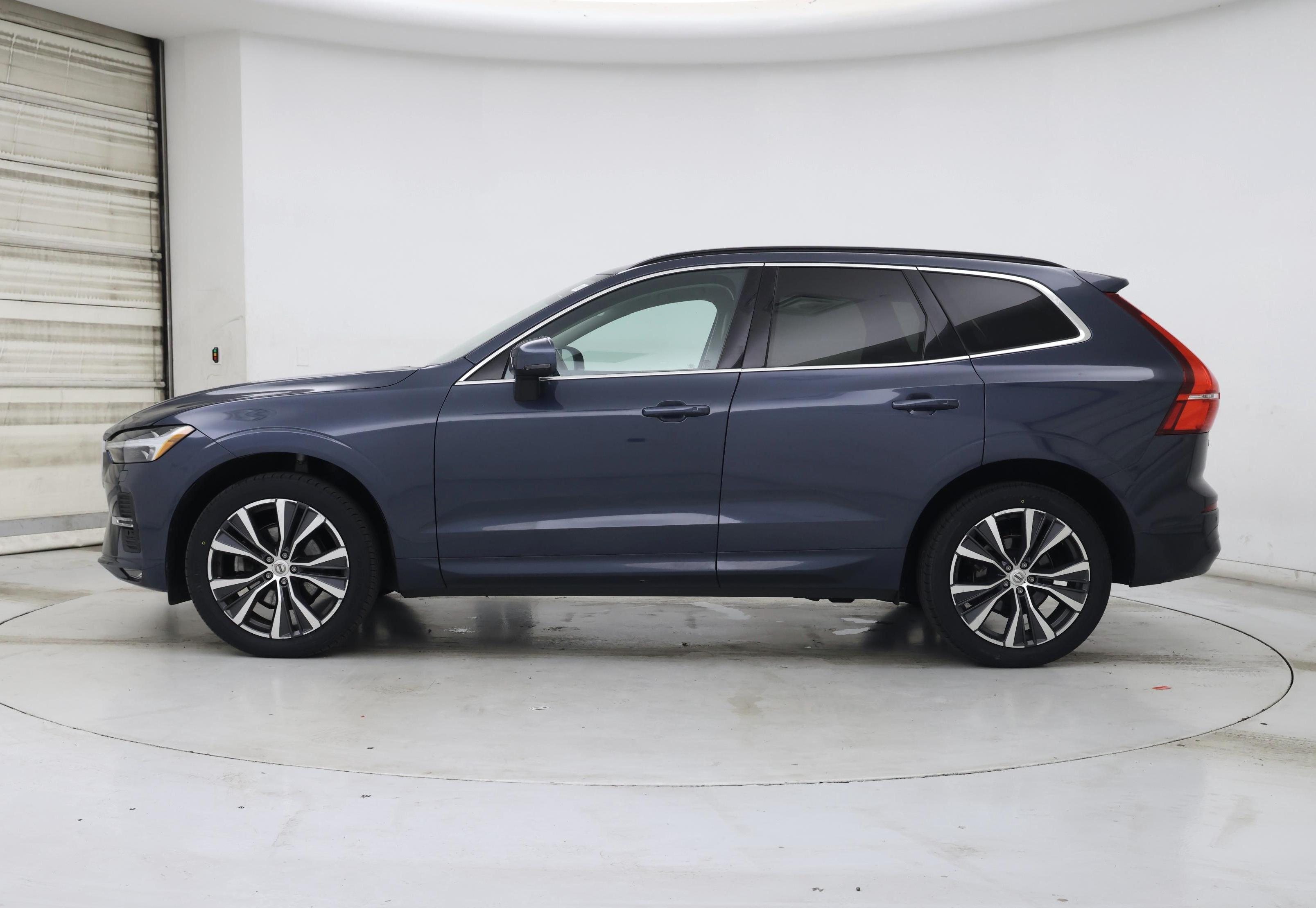 Thumbnail: 2022 Volvo XC60 - 3