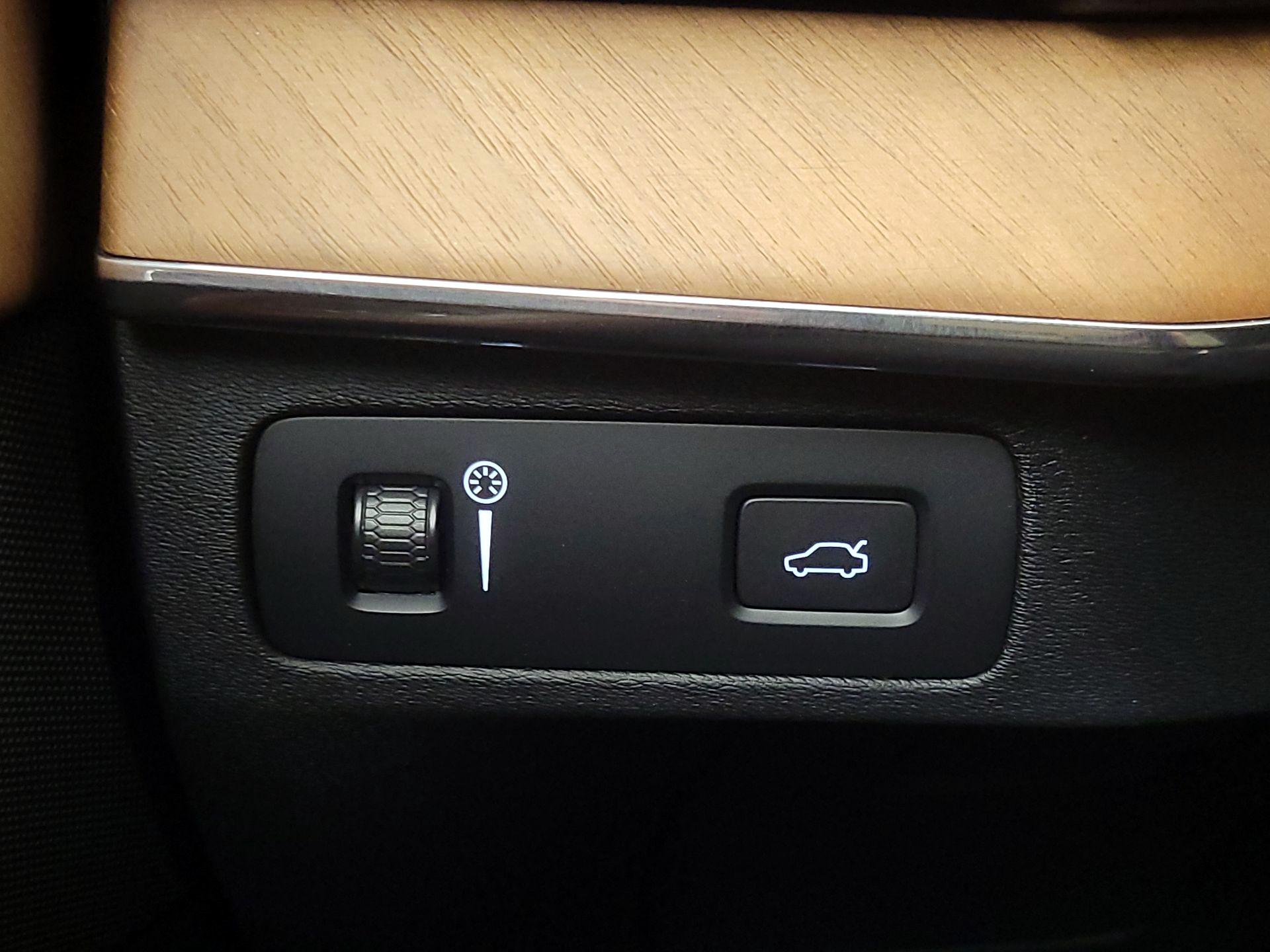 Thumbnail: 2022 Volvo XC90 - 13