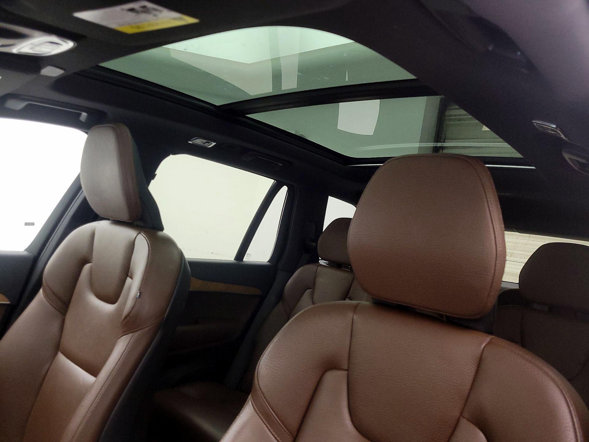 Thumbnail: 2022 Volvo XC90 - 20