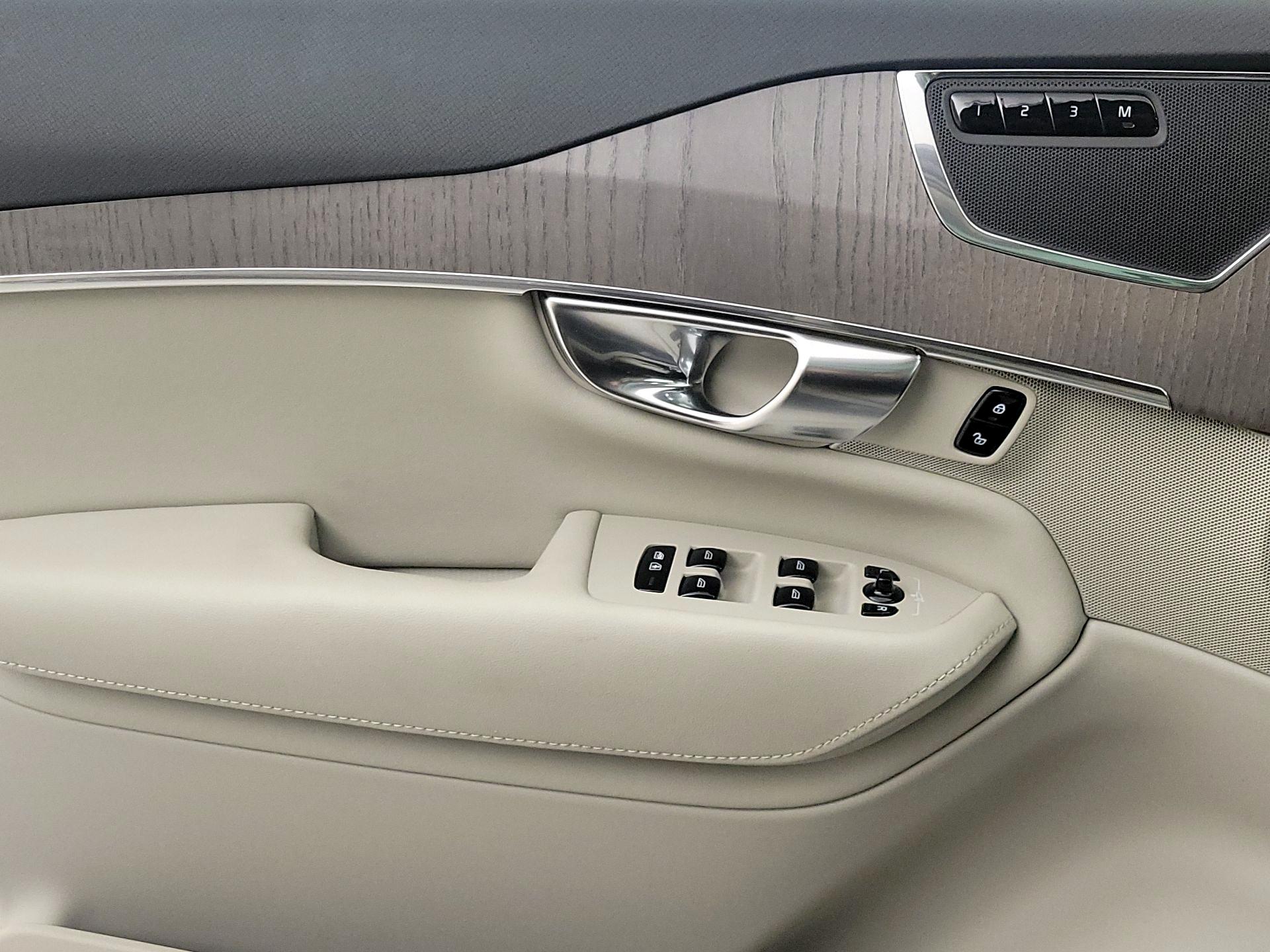 Thumbnail: 2023 Volvo XC90 - 12