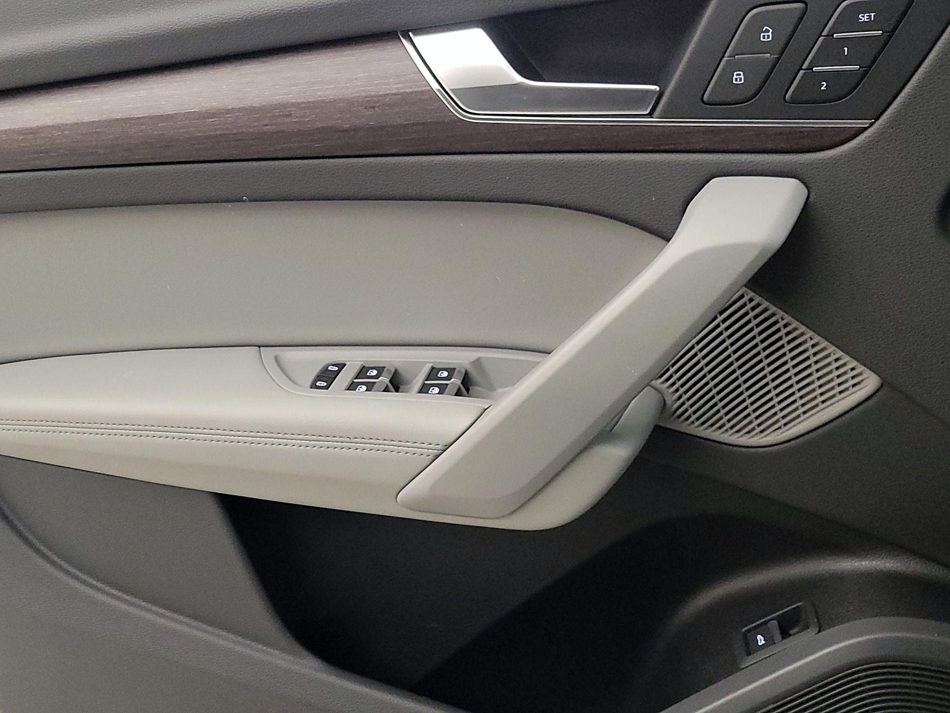 Thumbnail: 2023 Audi Q5 - 12