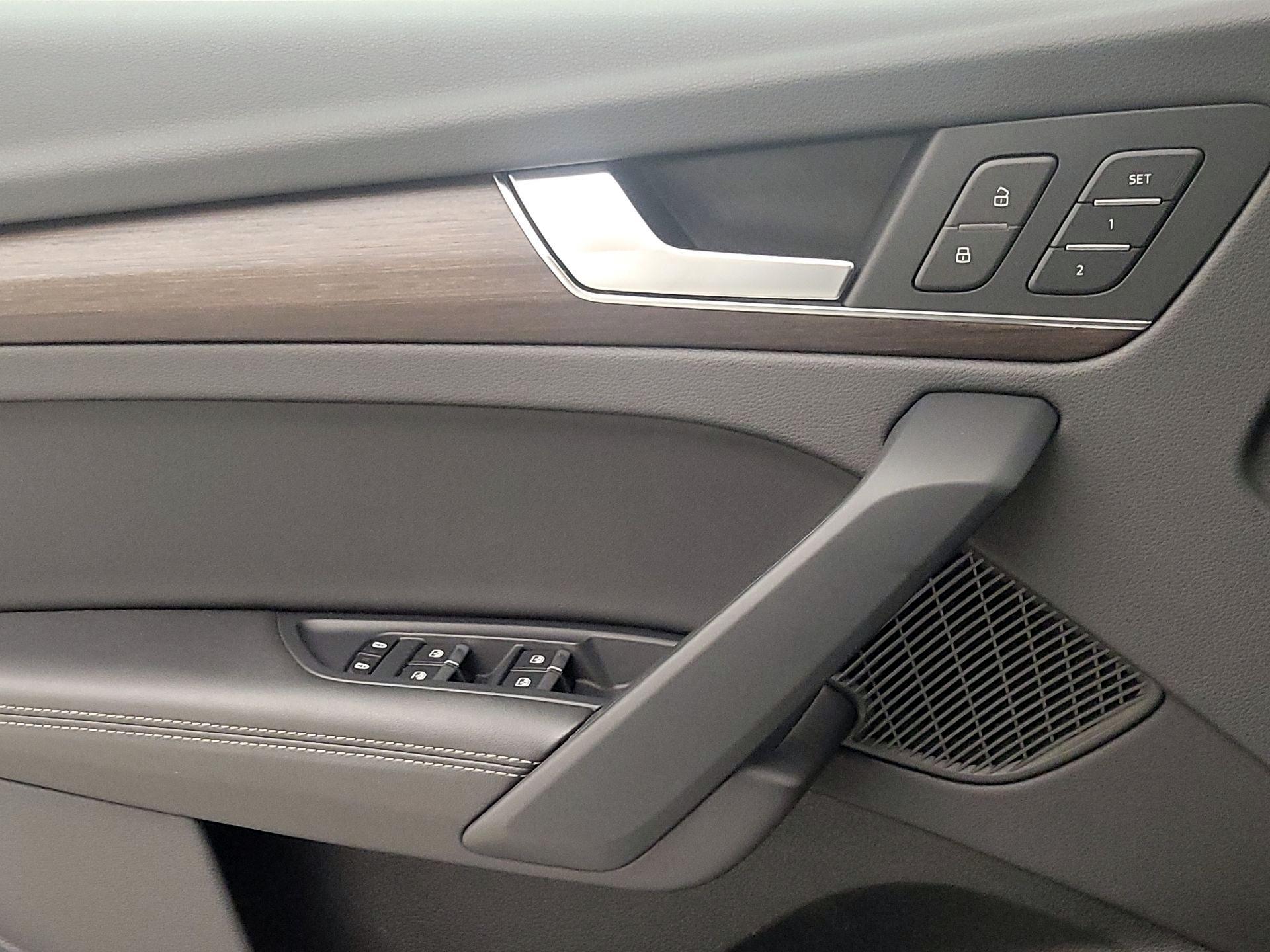 Thumbnail: 2023 Audi Q5 - 12