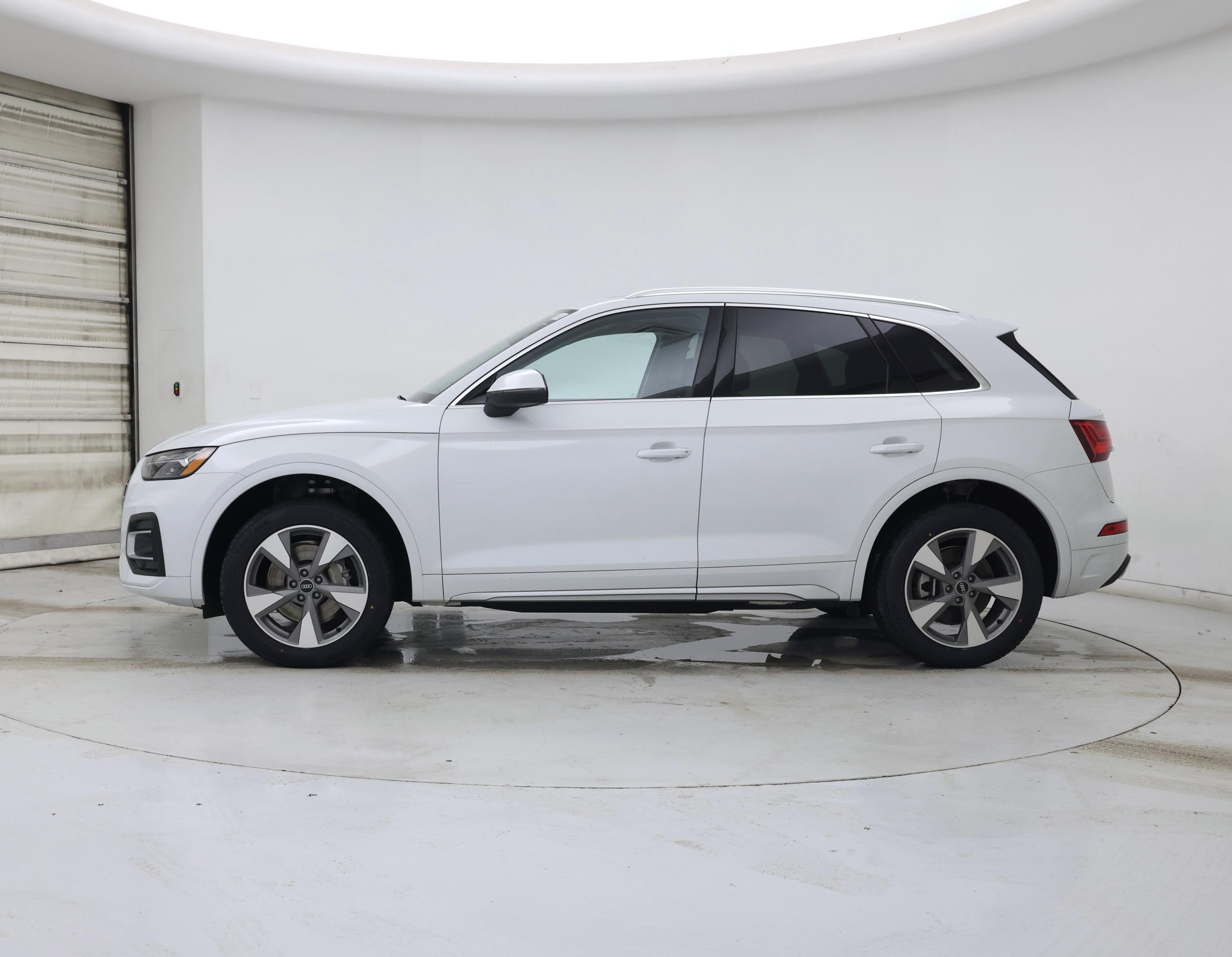 Thumbnail: 2023 Audi Q5 - 3