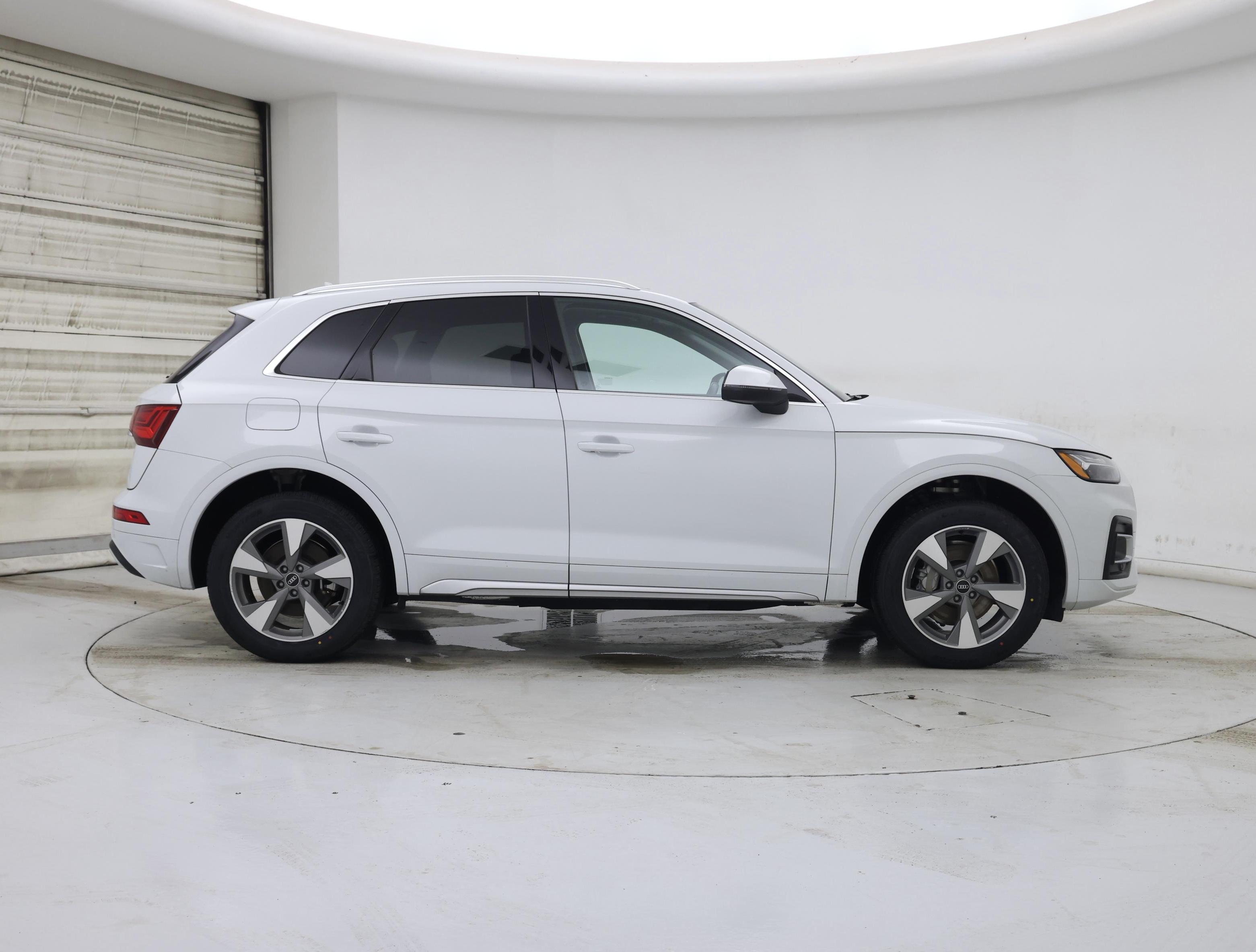 Thumbnail: 2023 Audi Q5 - 7