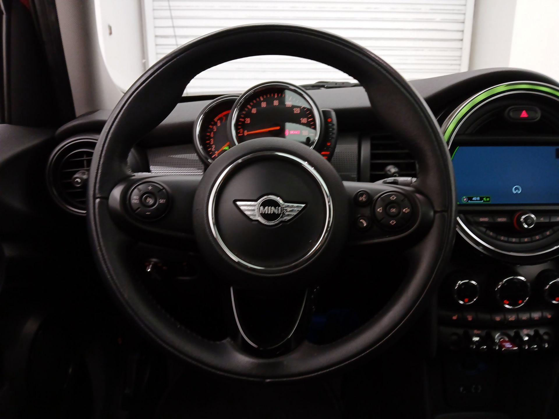 Thumbnail: 2016 MINI Cooper Hardtop - 10
