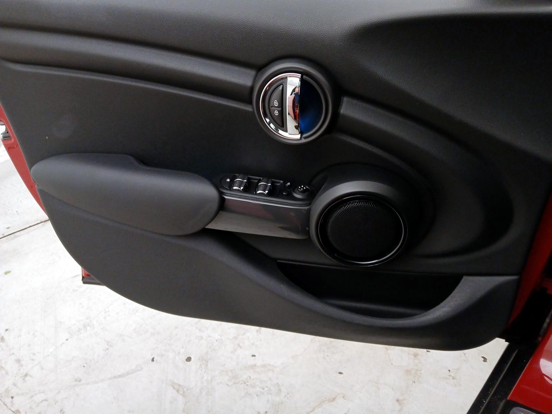 Thumbnail: 2016 MINI Cooper Hardtop - 12