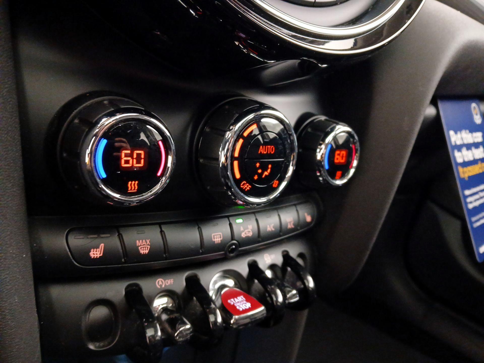 Thumbnail: 2016 MINI Cooper Hardtop - 16