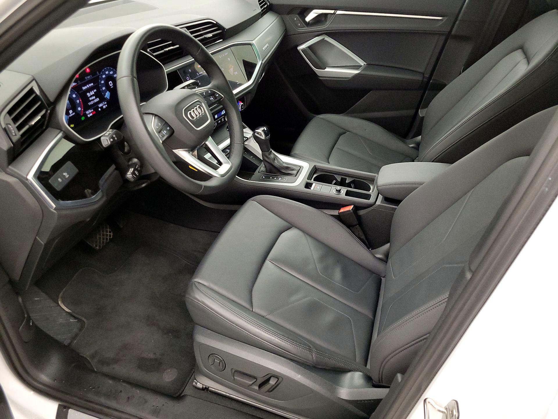 Thumbnail: 2025 Audi Q3 - 11