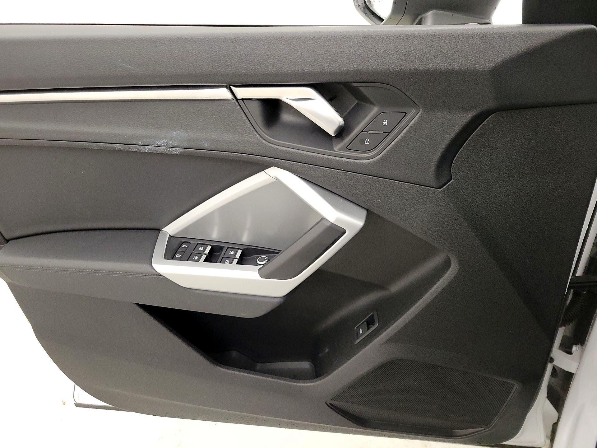 Thumbnail: 2025 Audi Q3 - 12