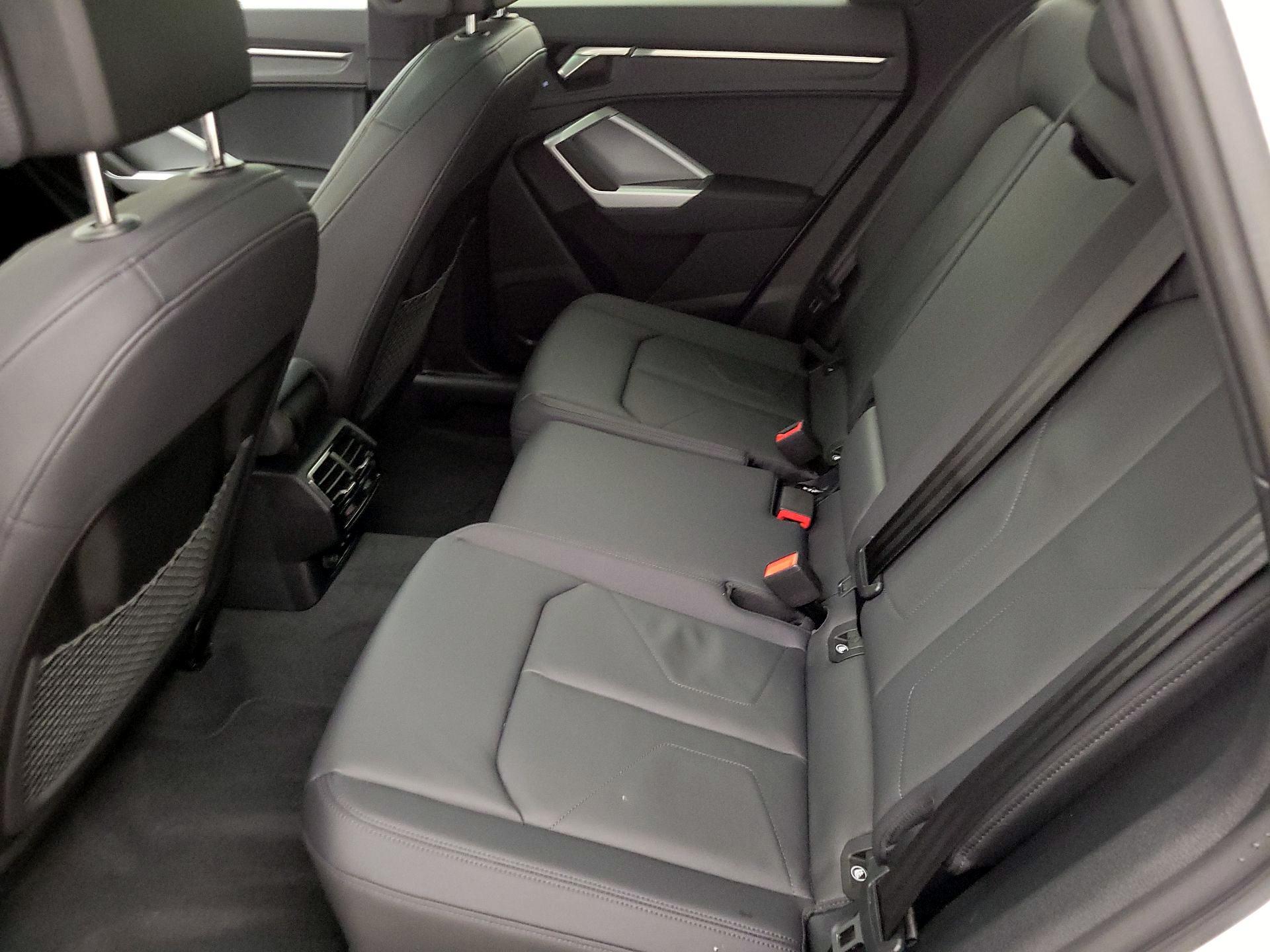 Thumbnail: 2025 Audi Q3 - 19