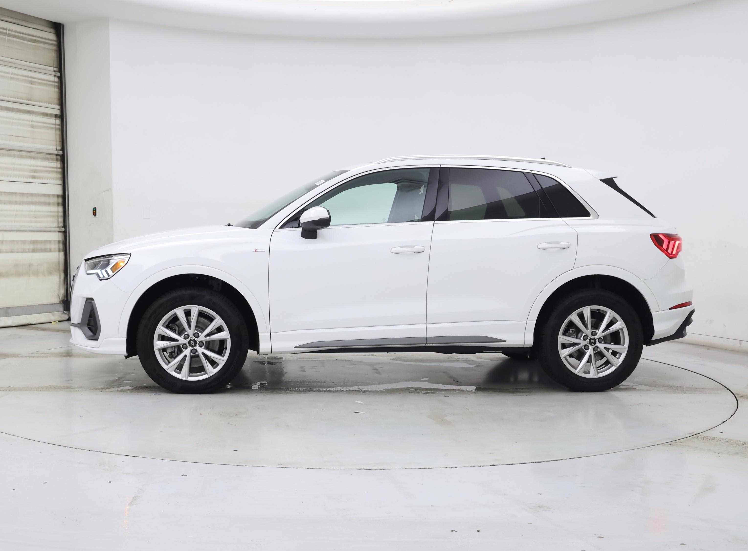 Thumbnail: 2025 Audi Q3 - 3