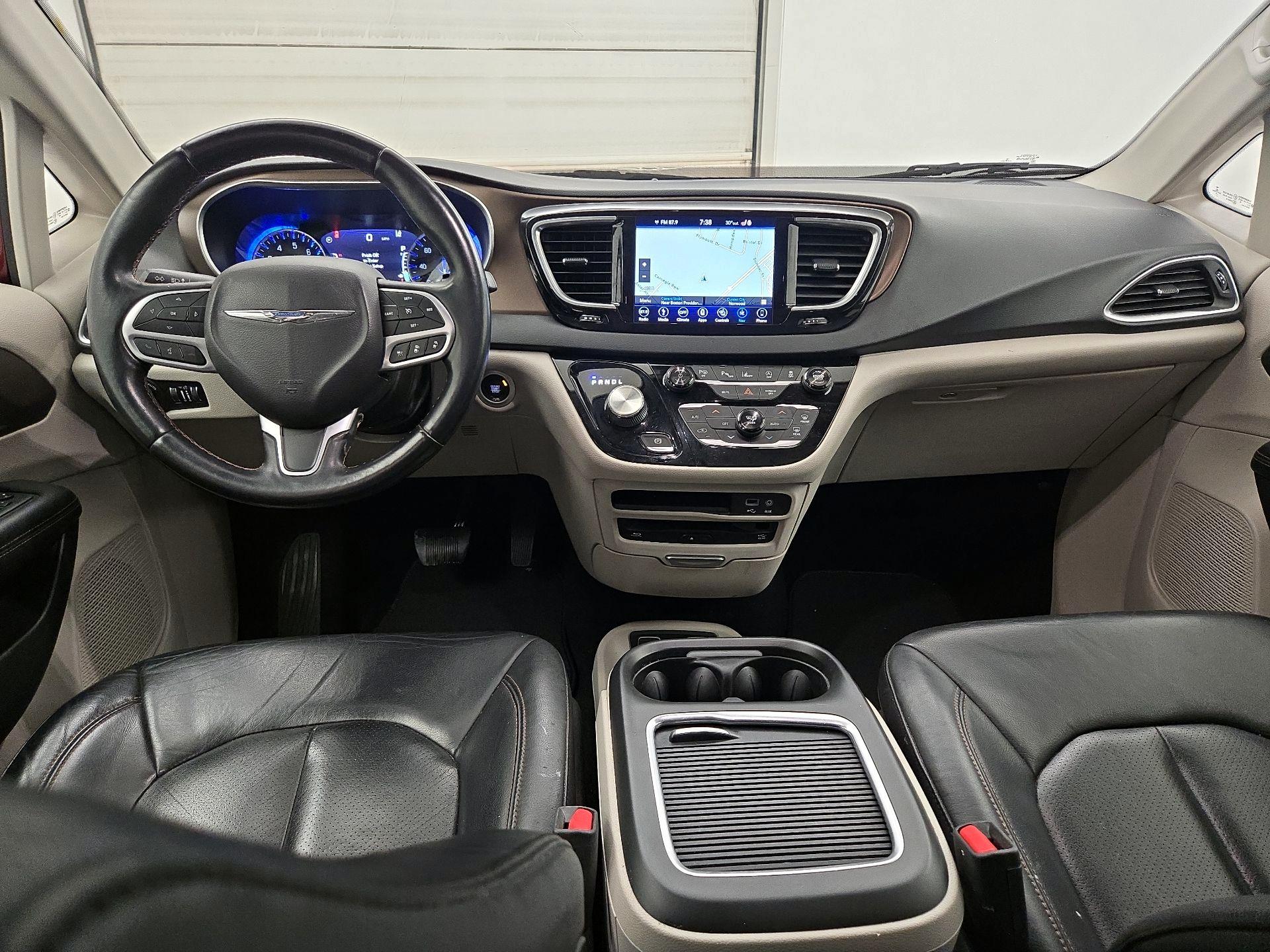 Thumbnail: 2018 Chrysler Pacifica - 9