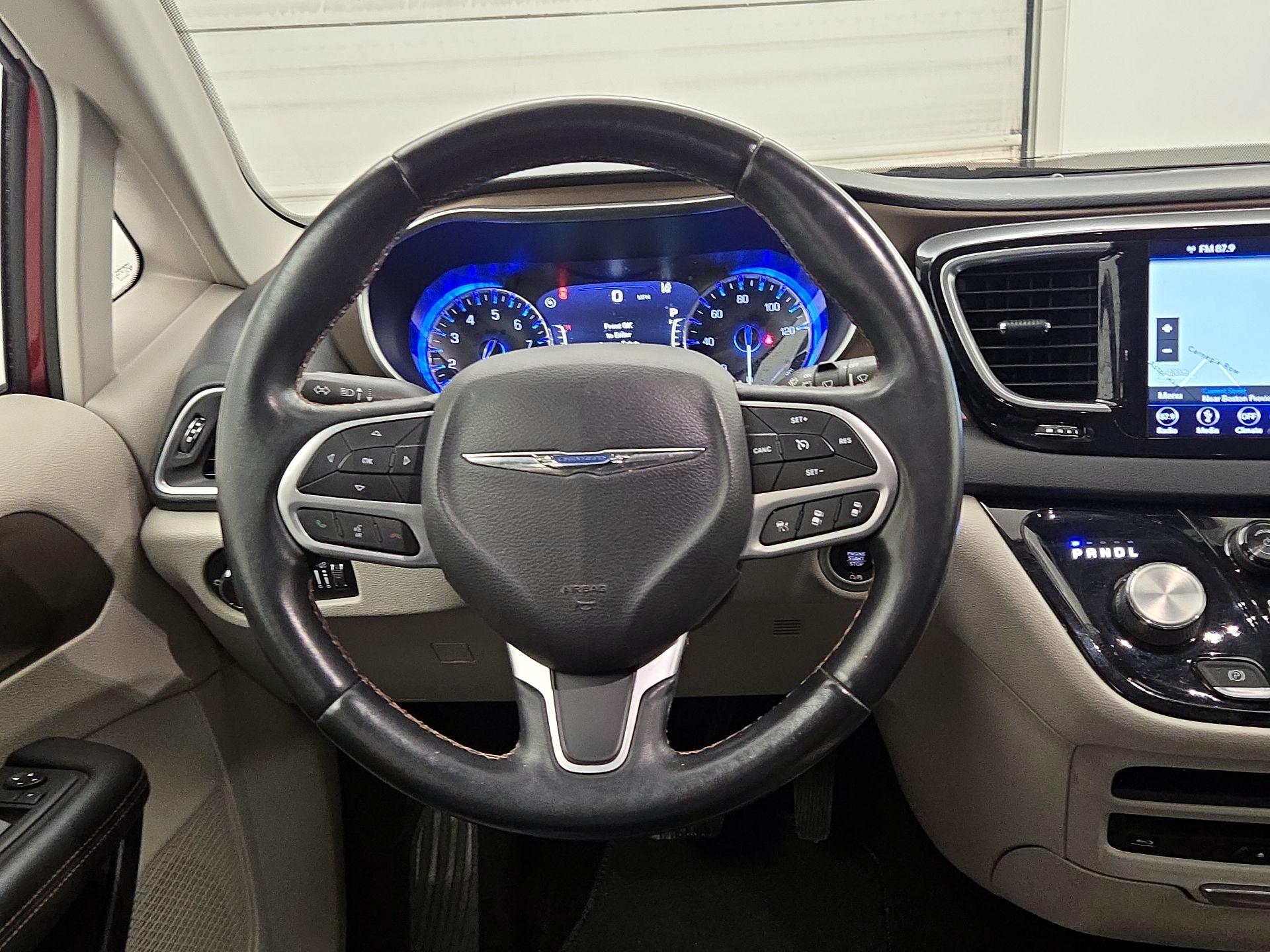 Thumbnail: 2018 Chrysler Pacifica - 10