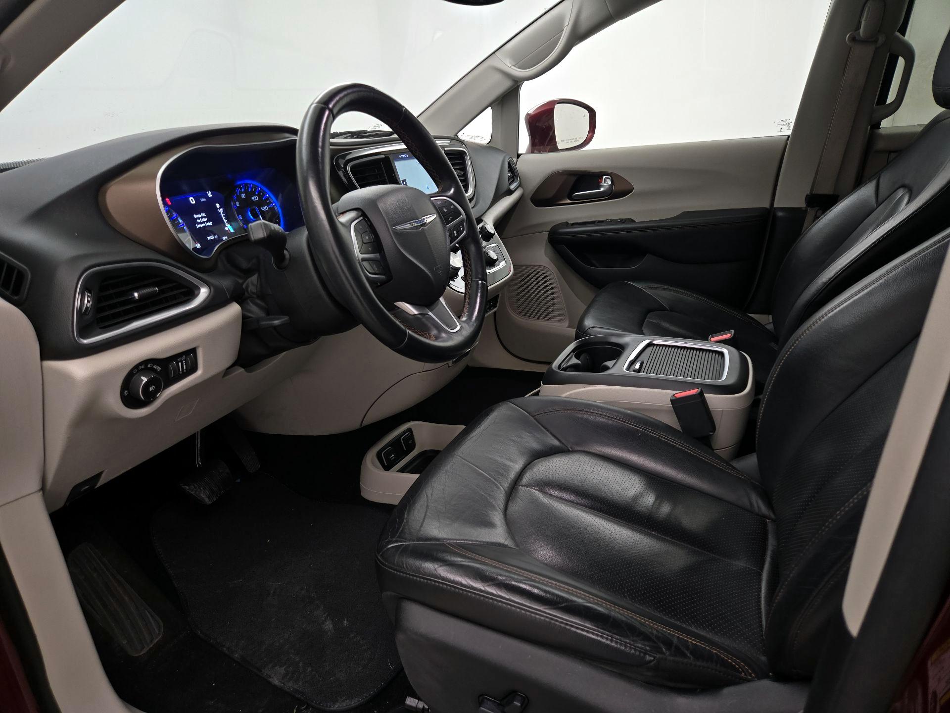 Thumbnail: 2018 Chrysler Pacifica - 11