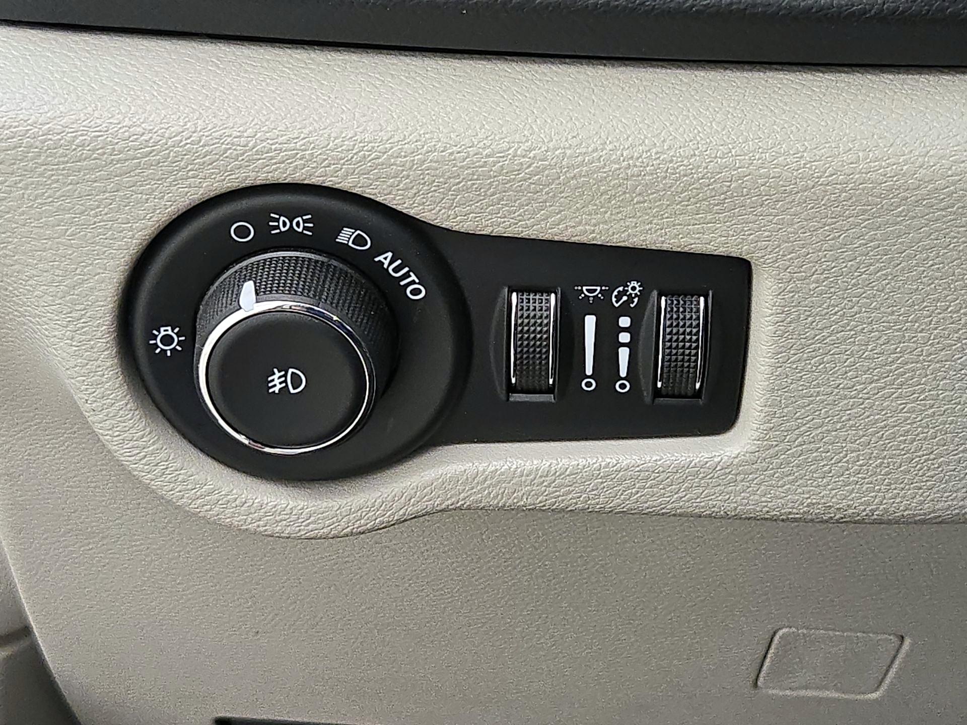 Thumbnail: 2018 Chrysler Pacifica - 13