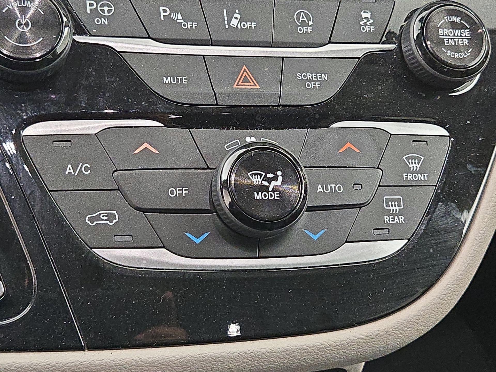 Thumbnail: 2018 Chrysler Pacifica - 17