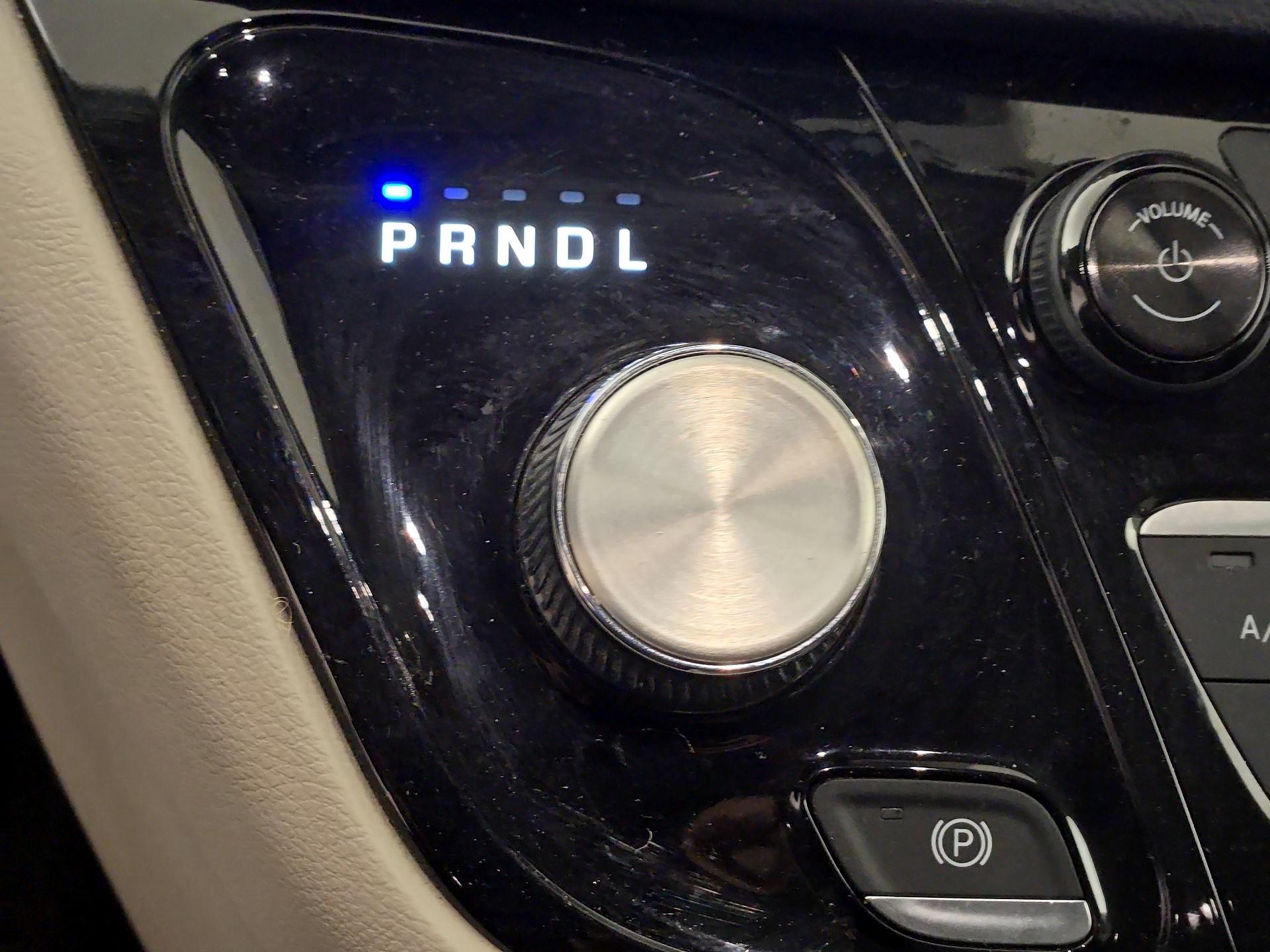 Thumbnail: 2018 Chrysler Pacifica - 18