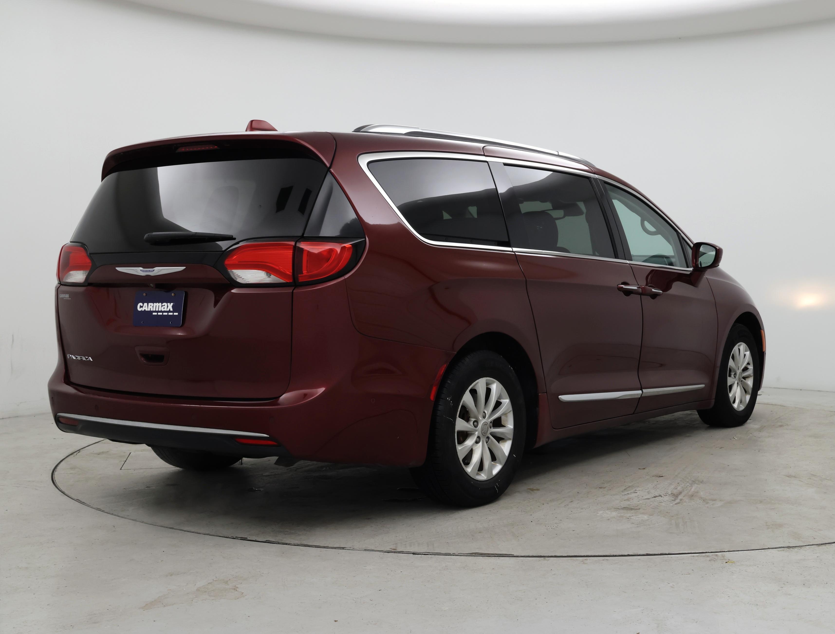 Thumbnail: 2018 Chrysler Pacifica - 8