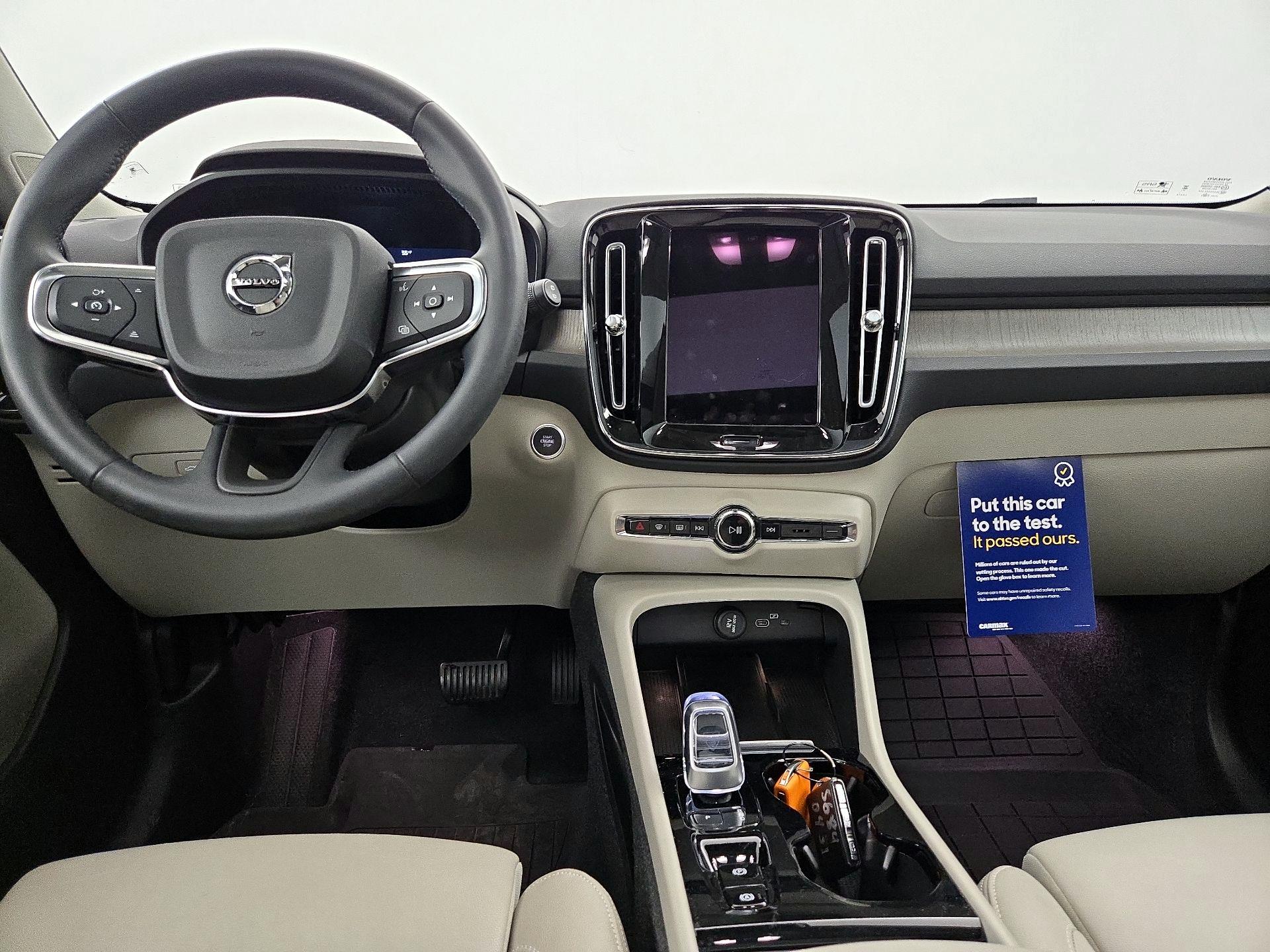 Thumbnail: 2023 Volvo XC40 - 9