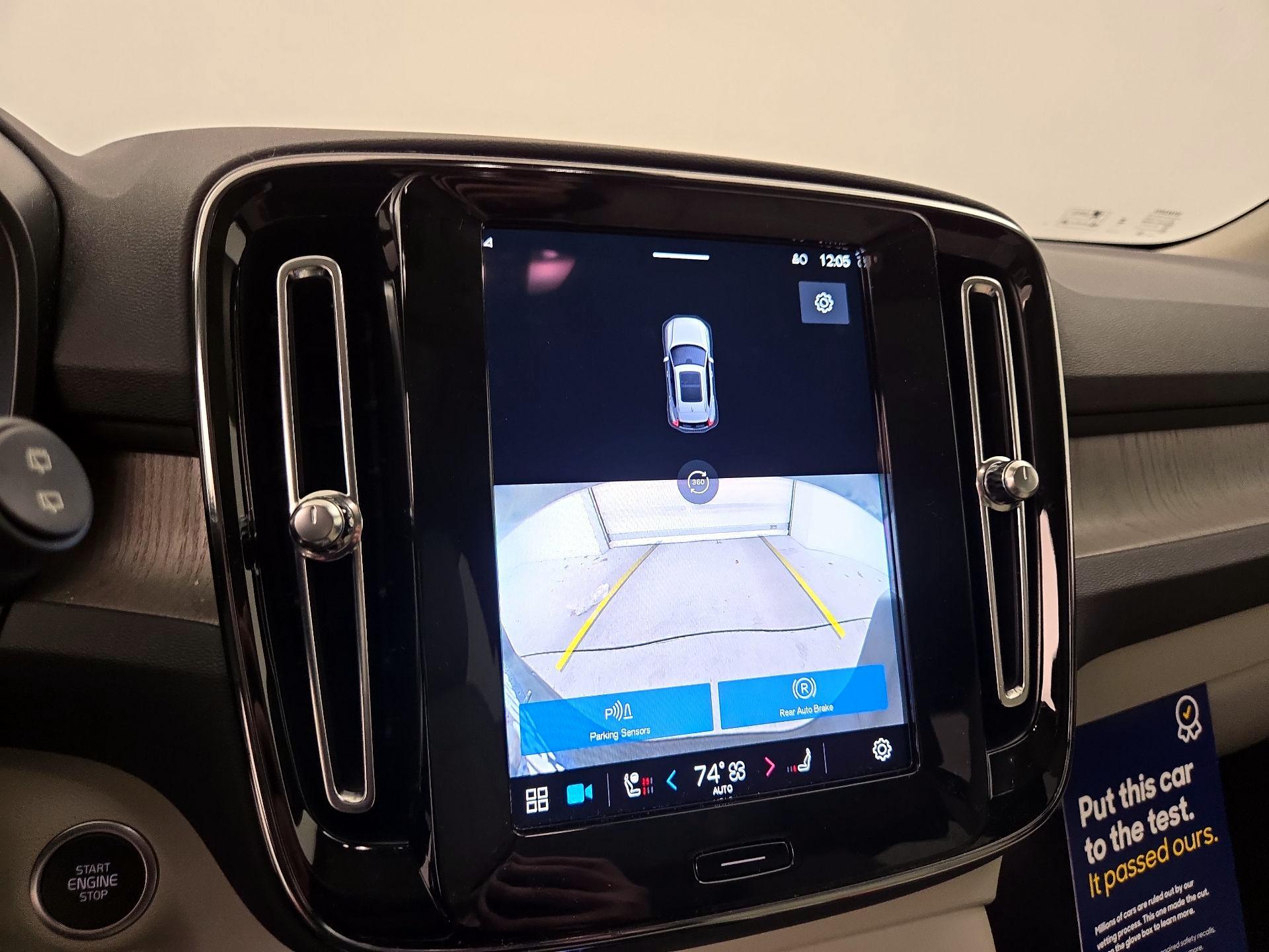 Thumbnail: 2023 Volvo XC40 - 14