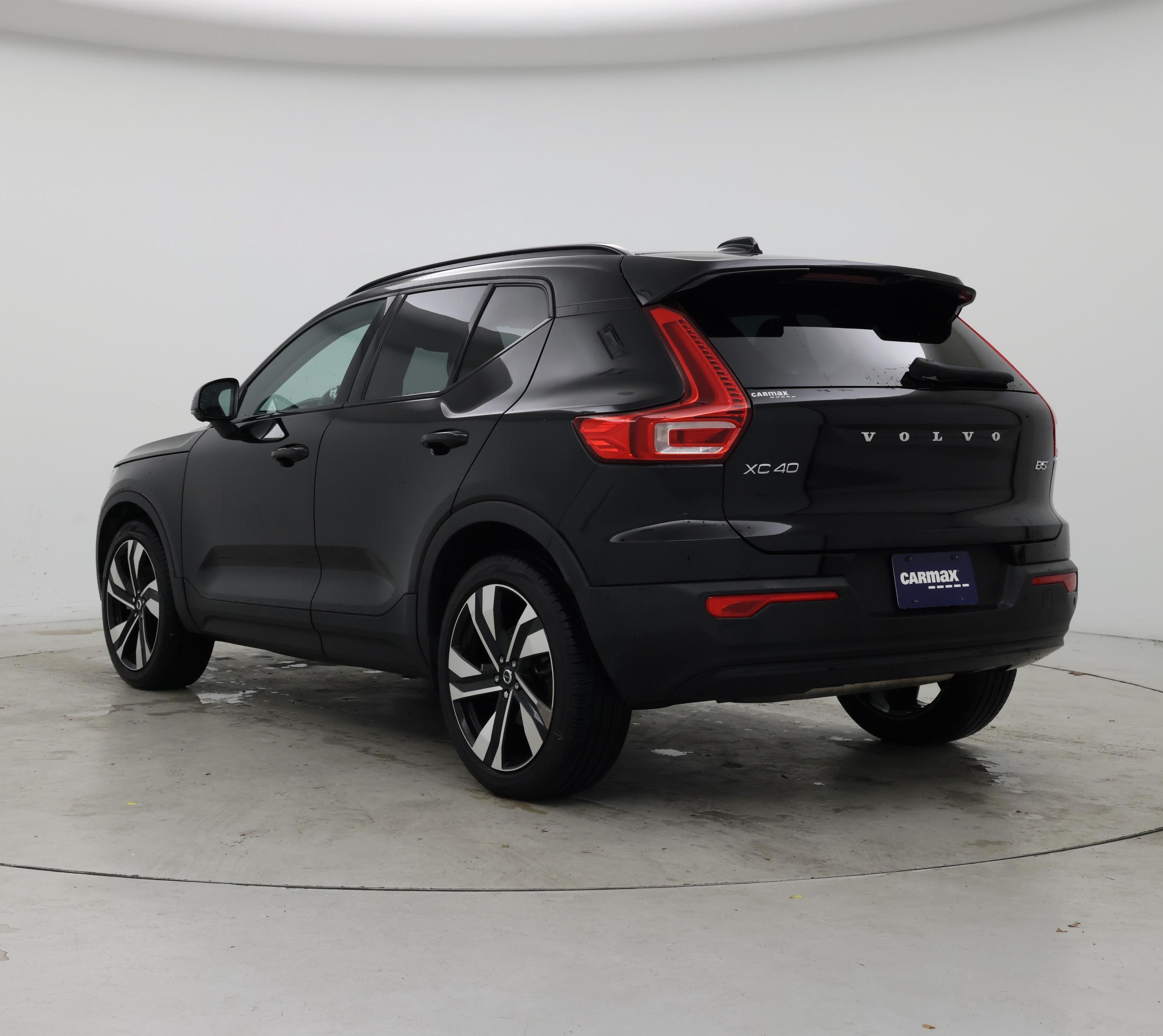 Thumbnail: 2023 Volvo XC40 - 2