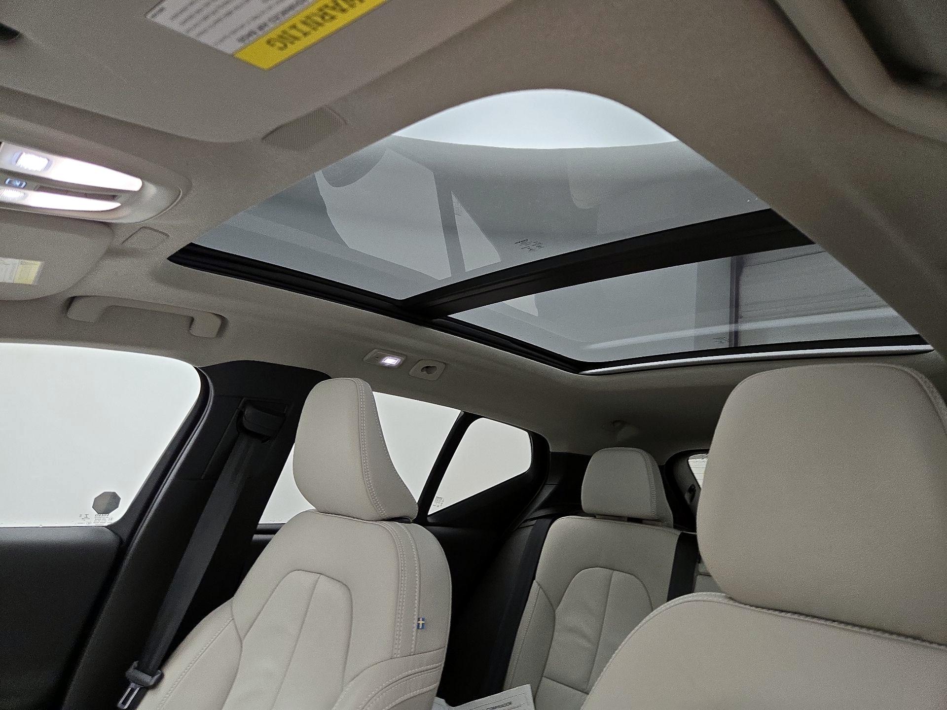 Thumbnail: 2023 Volvo XC40 - 19