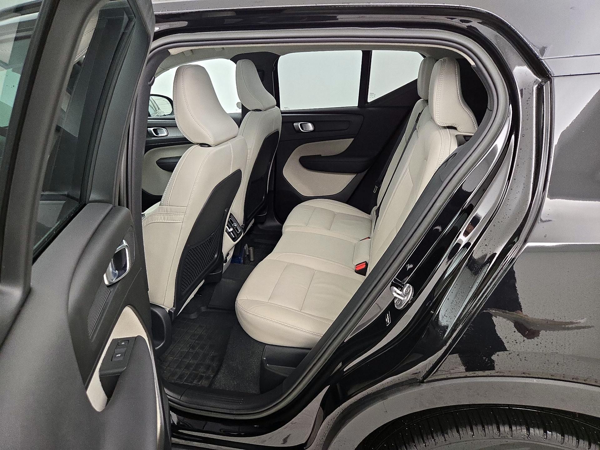 Thumbnail: 2023 Volvo XC40 - 20