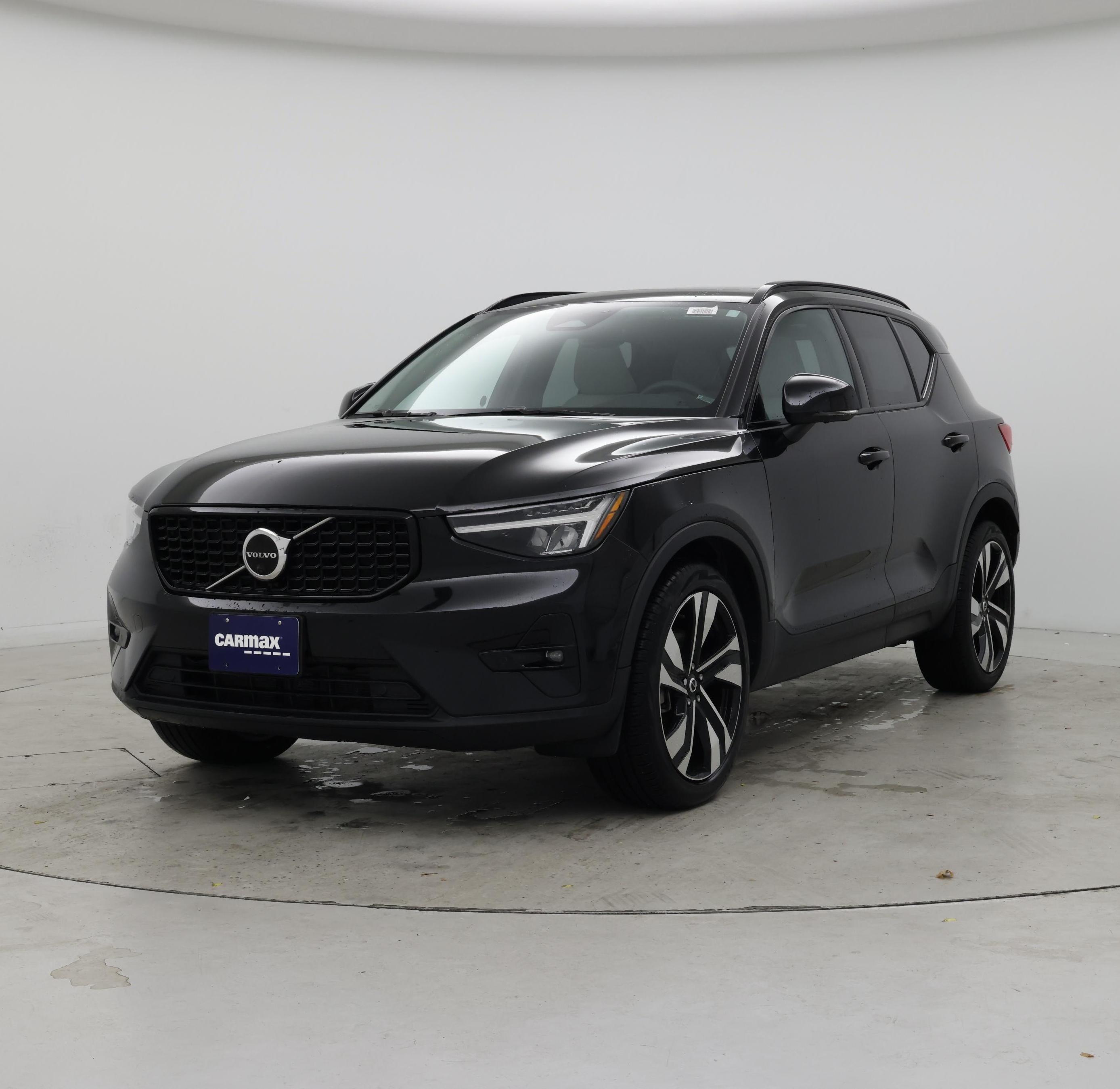 Thumbnail: 2023 Volvo XC40 - 4