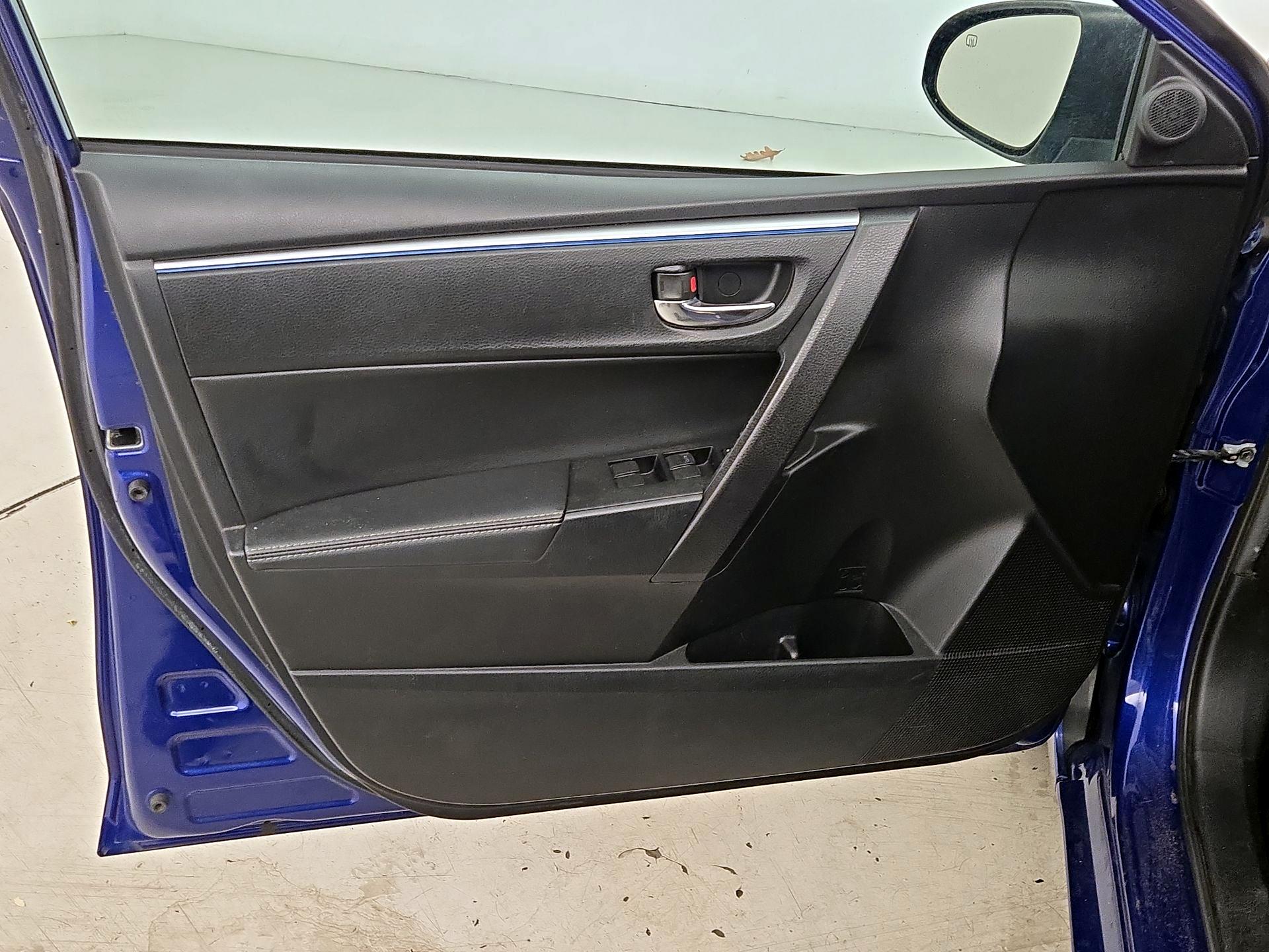 Thumbnail: 2015 Toyota Corolla - 12