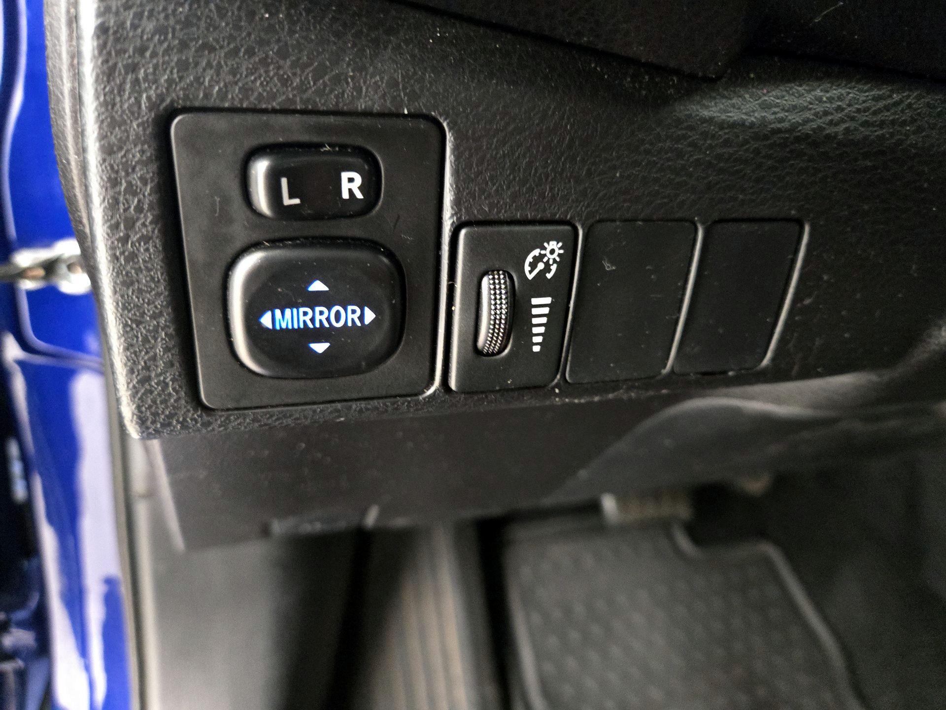 Thumbnail: 2015 Toyota Corolla - 13