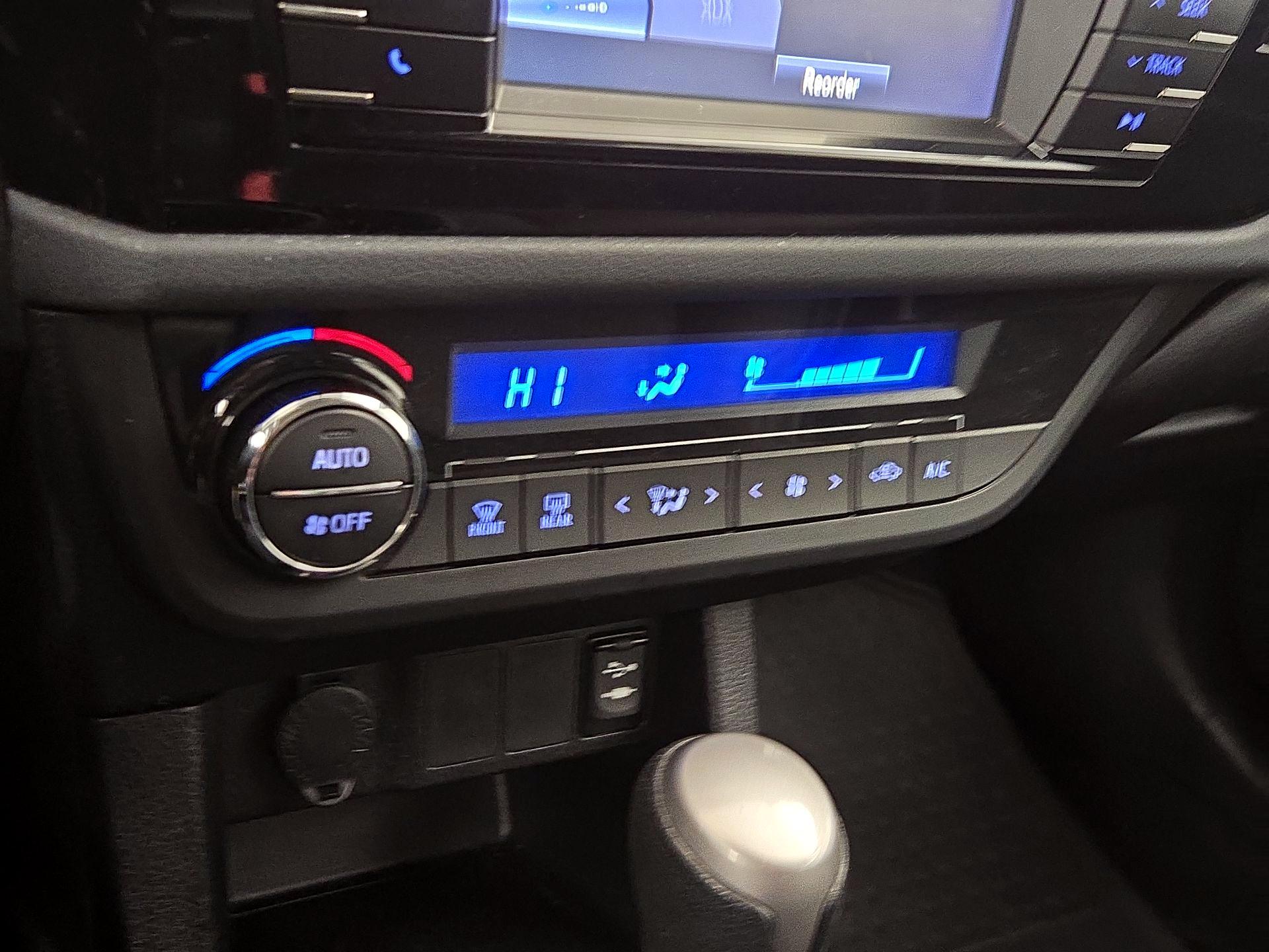 Thumbnail: 2015 Toyota Corolla - 16