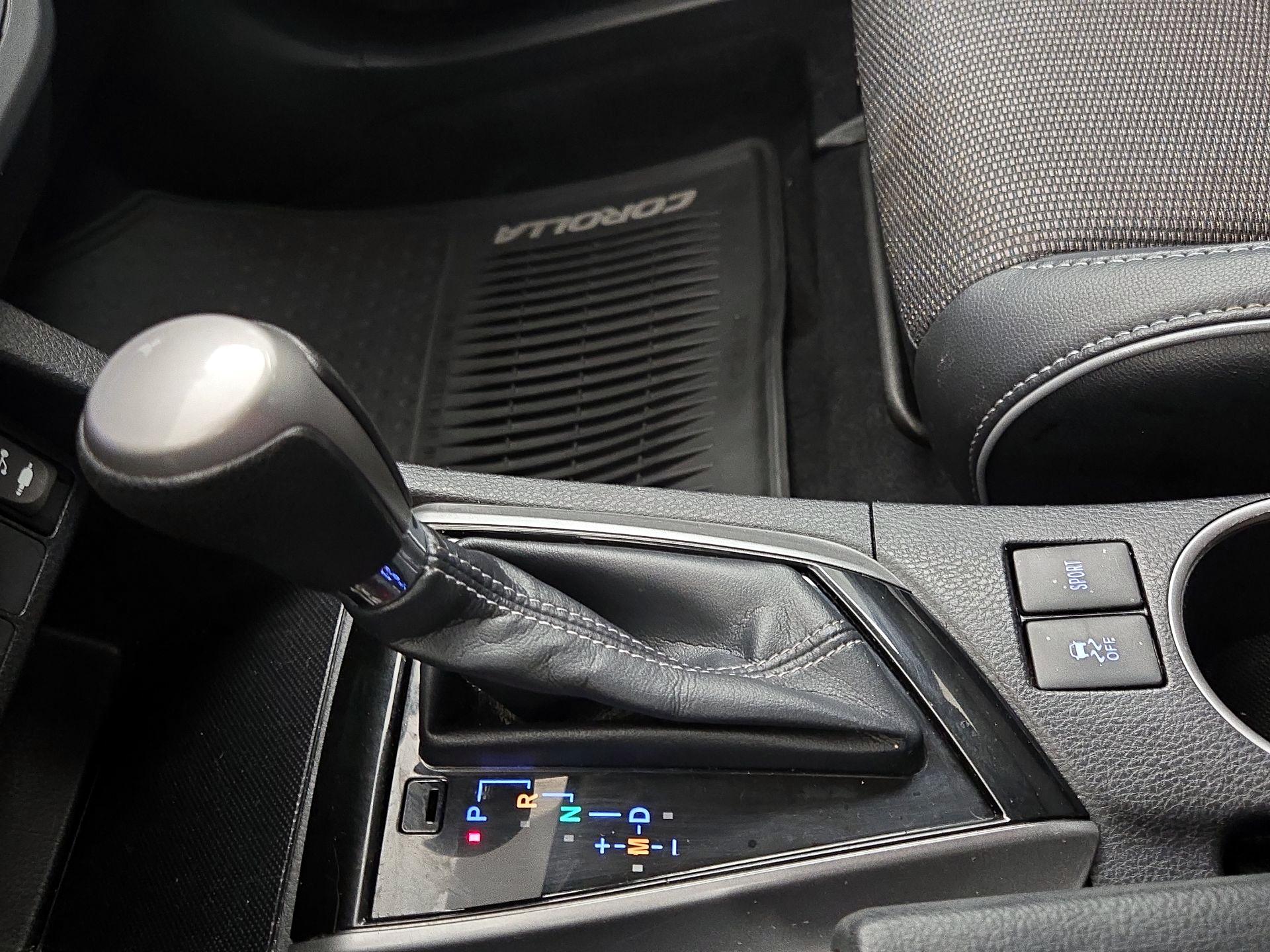 Thumbnail: 2015 Toyota Corolla - 17