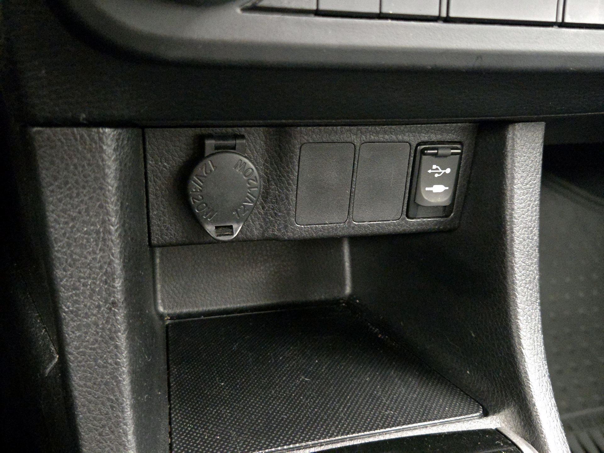 Thumbnail: 2015 Toyota Corolla - 18