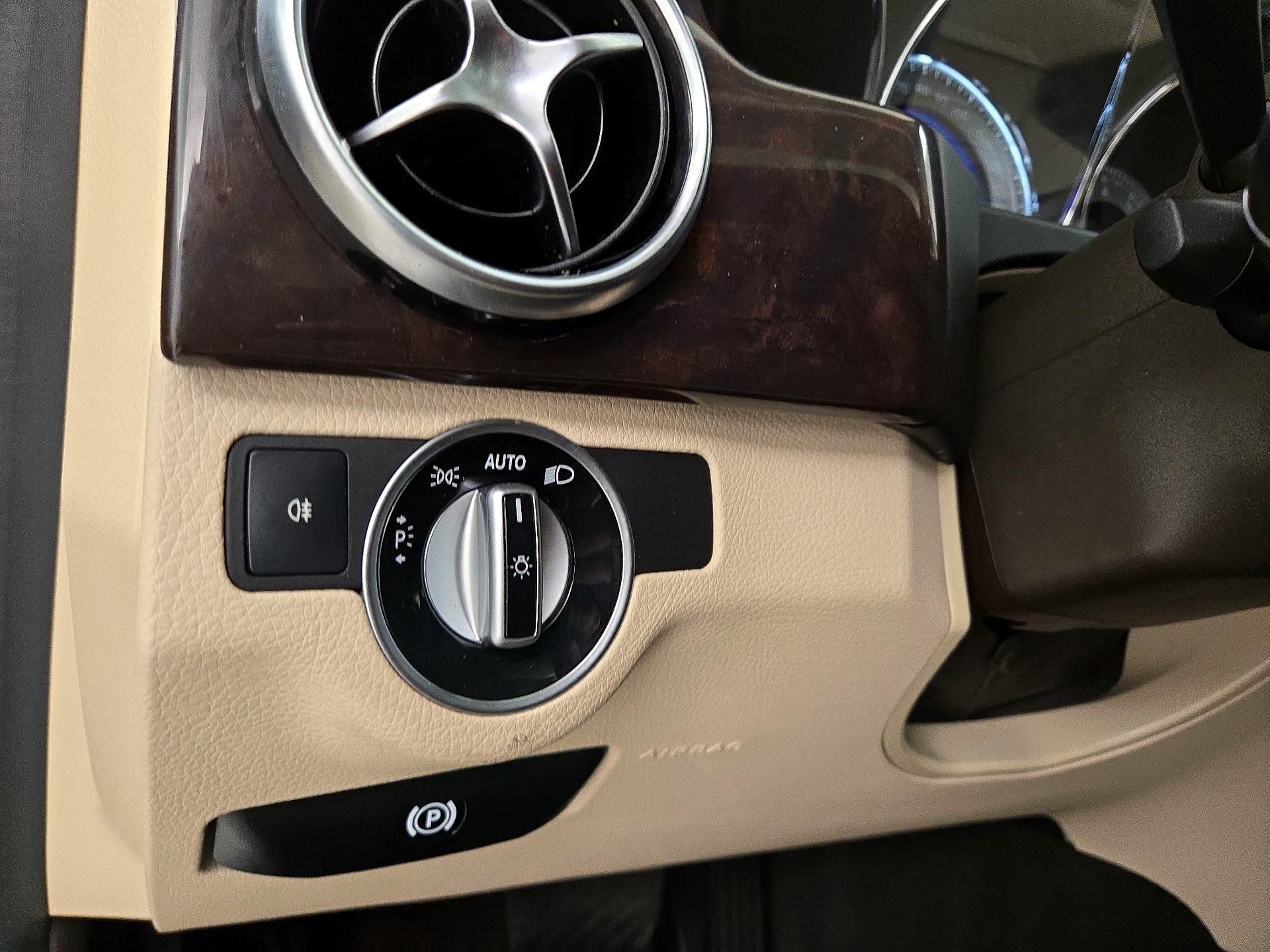 Thumbnail: 2015 Mercedes-Benz GLK - 13