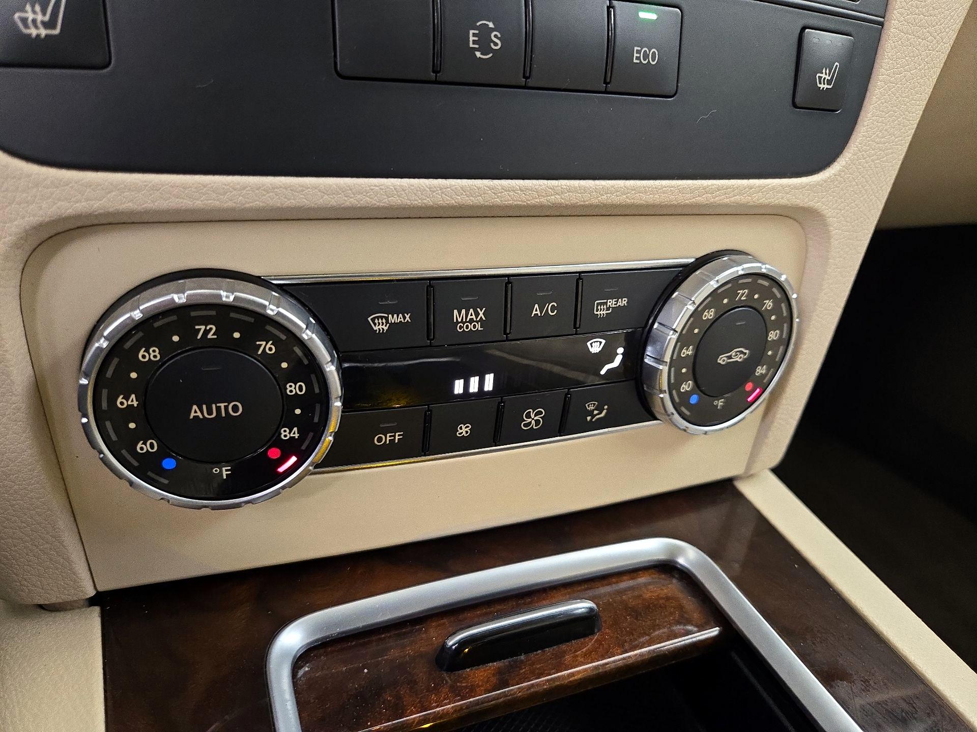 Thumbnail: 2015 Mercedes-Benz GLK - 17