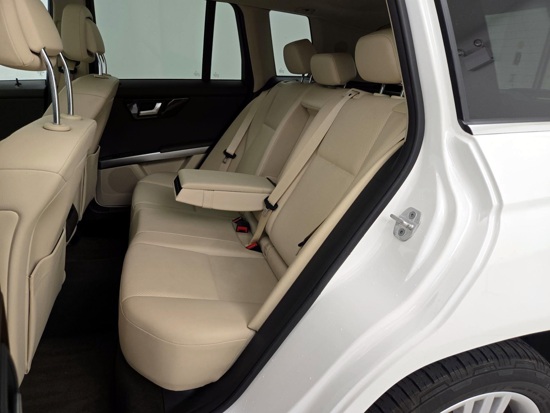 Thumbnail: 2015 Mercedes-Benz GLK - 20