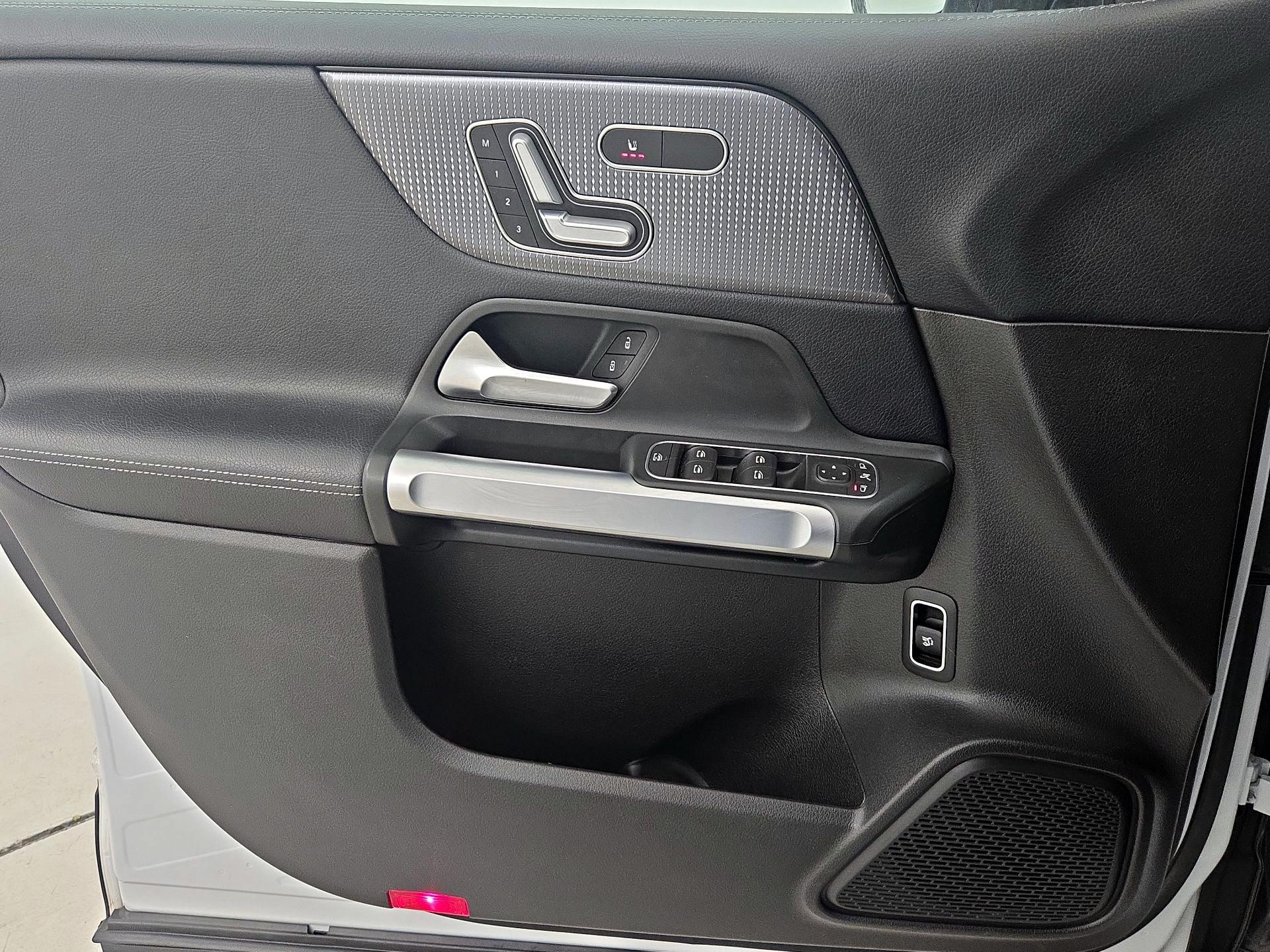 Thumbnail: 2020 Mercedes-Benz GLB - 12