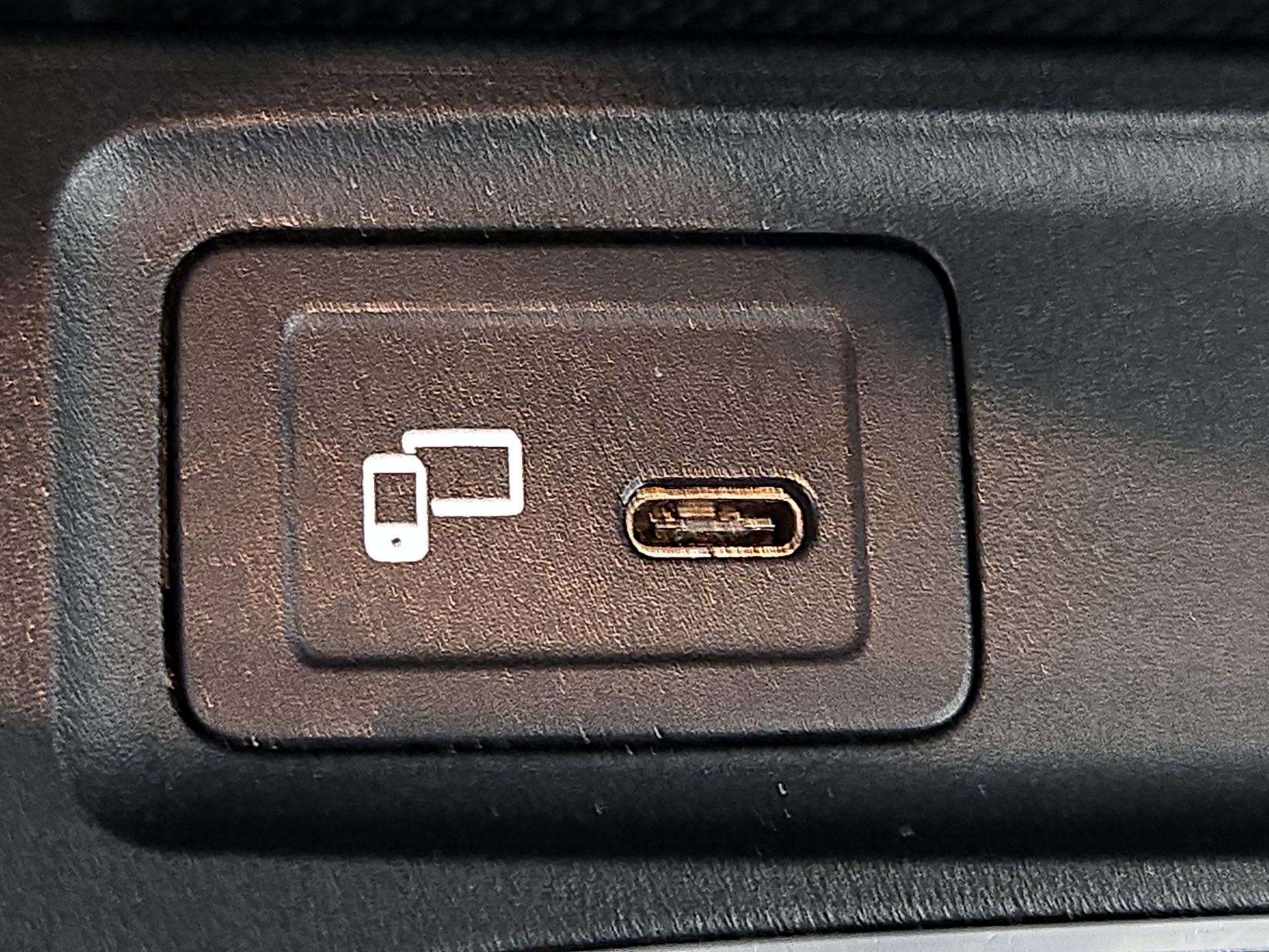 Thumbnail: 2020 Mercedes-Benz GLB - 18