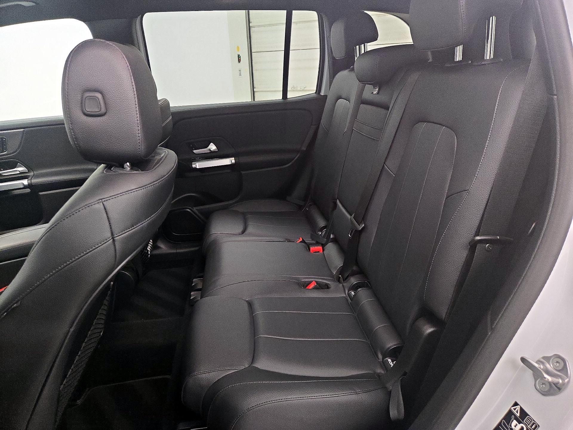 Thumbnail: 2020 Mercedes-Benz GLB - 20