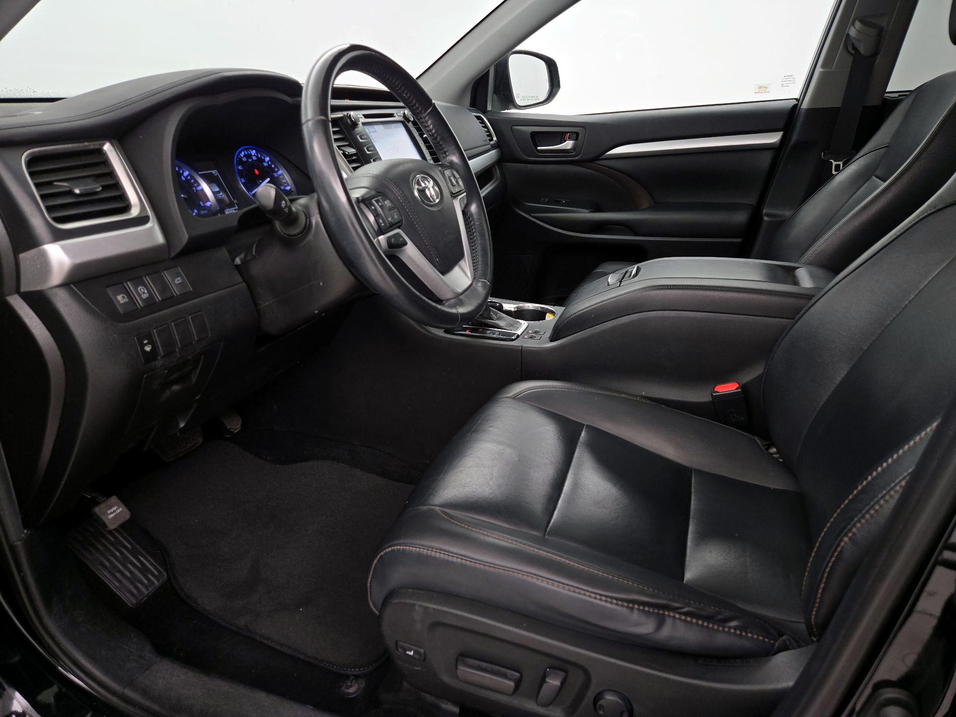 Thumbnail: 2019 Toyota Highlander - 11