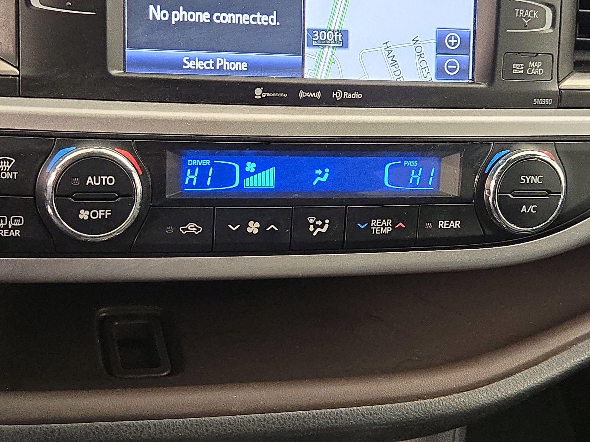 Thumbnail: 2019 Toyota Highlander - 17