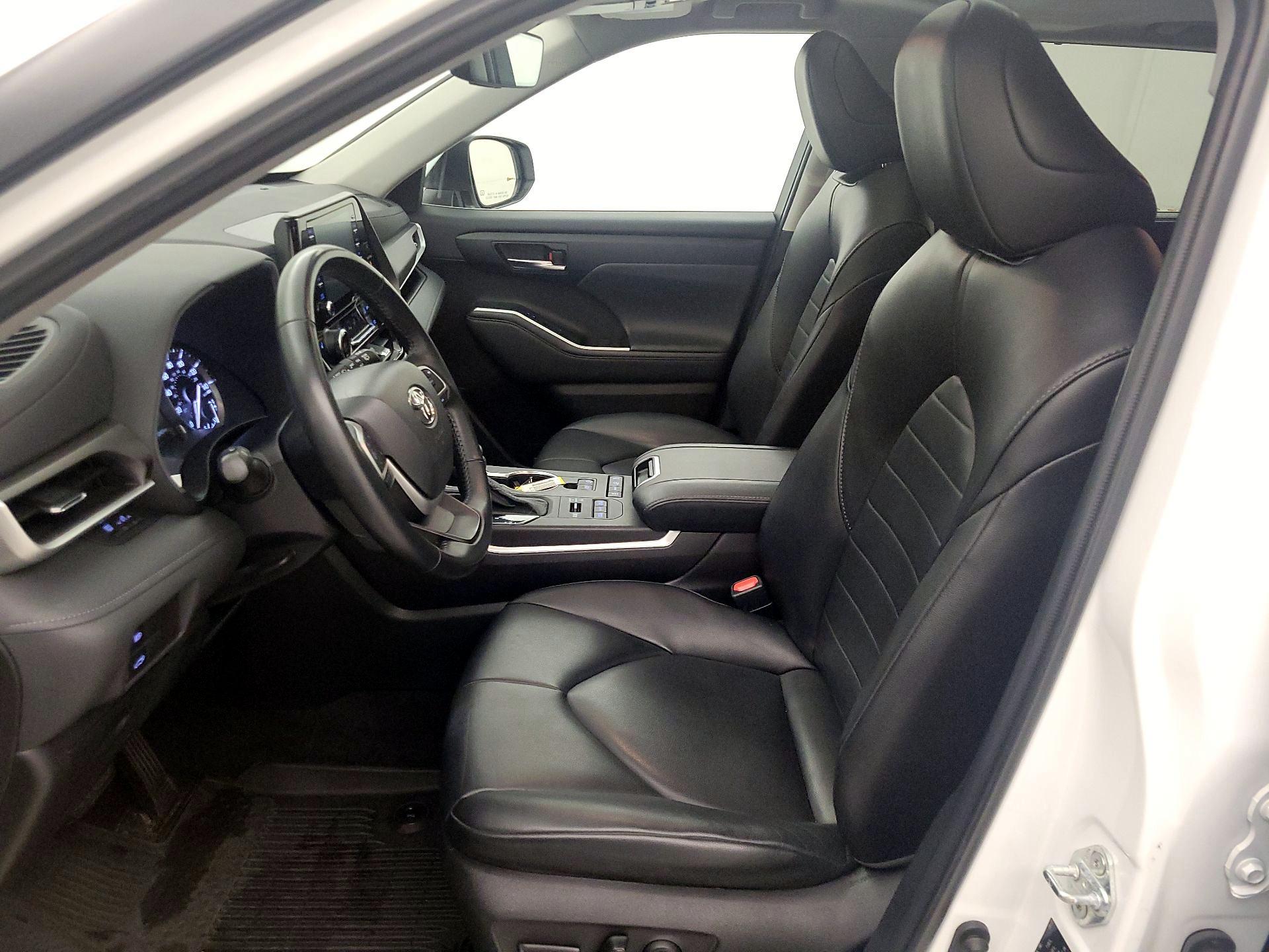 Thumbnail: 2022 Toyota Highlander - 11