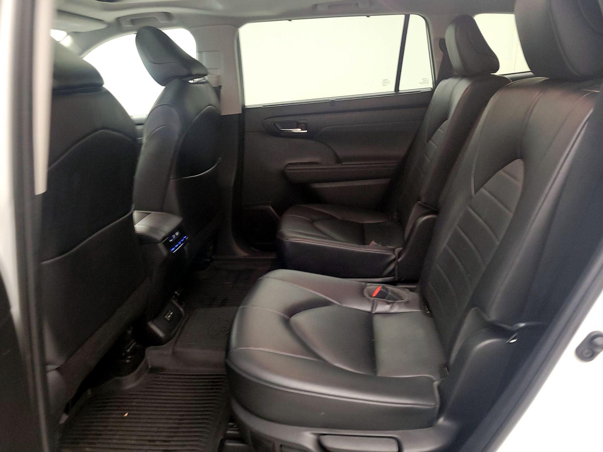 Thumbnail: 2022 Toyota Highlander - 20