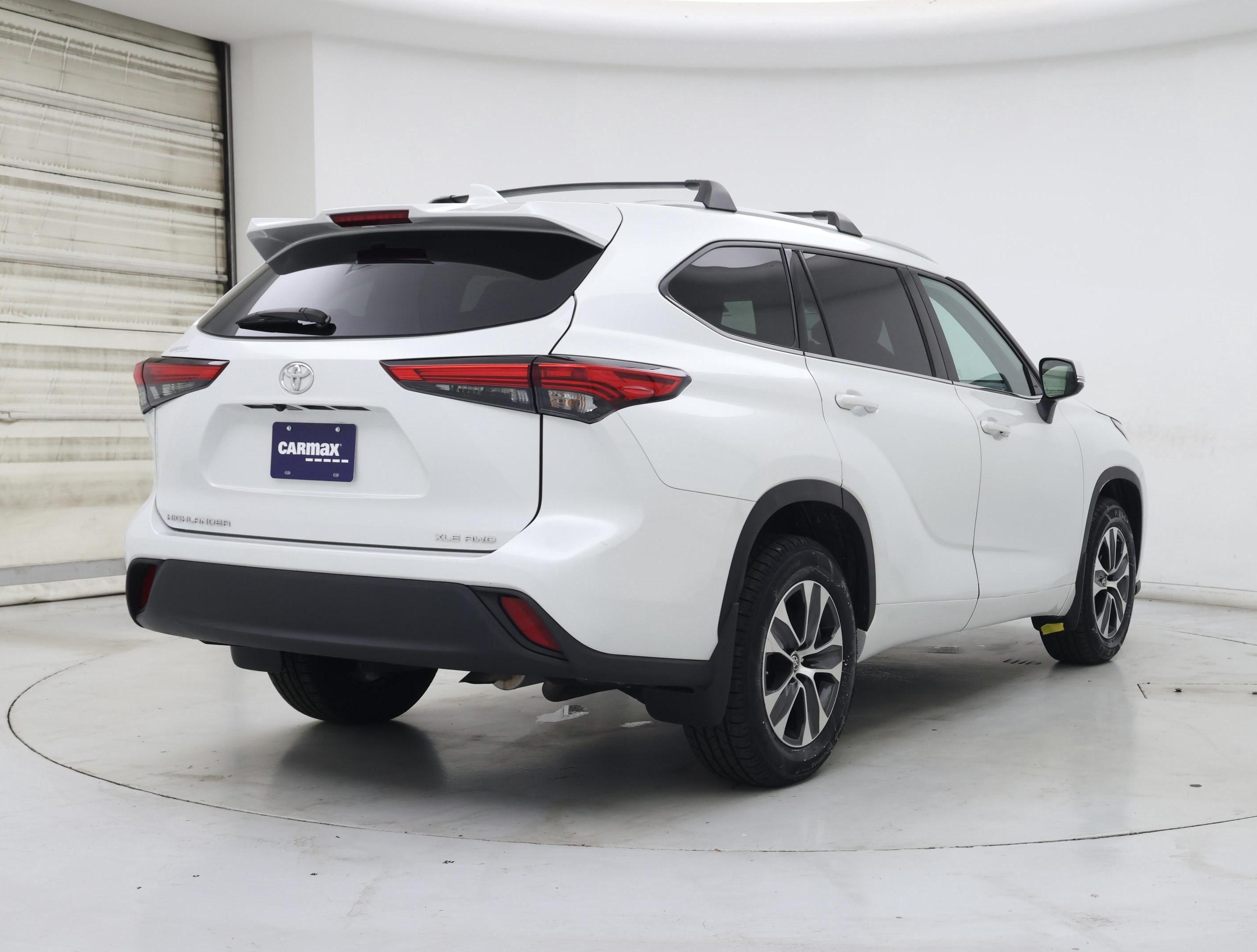 Thumbnail: 2022 Toyota Highlander - 8