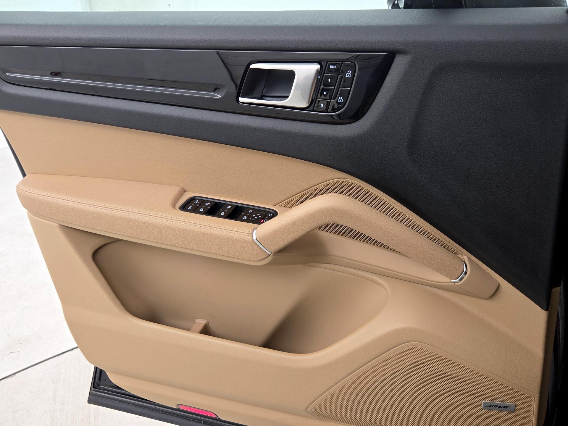 Thumbnail: 2021 Porsche Cayenne - 12