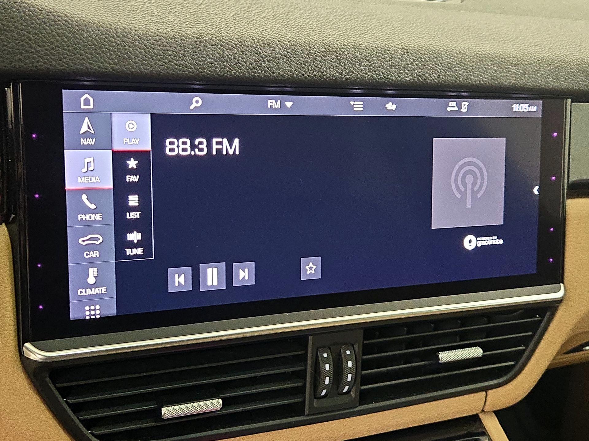 Thumbnail: 2021 Porsche Cayenne - 16