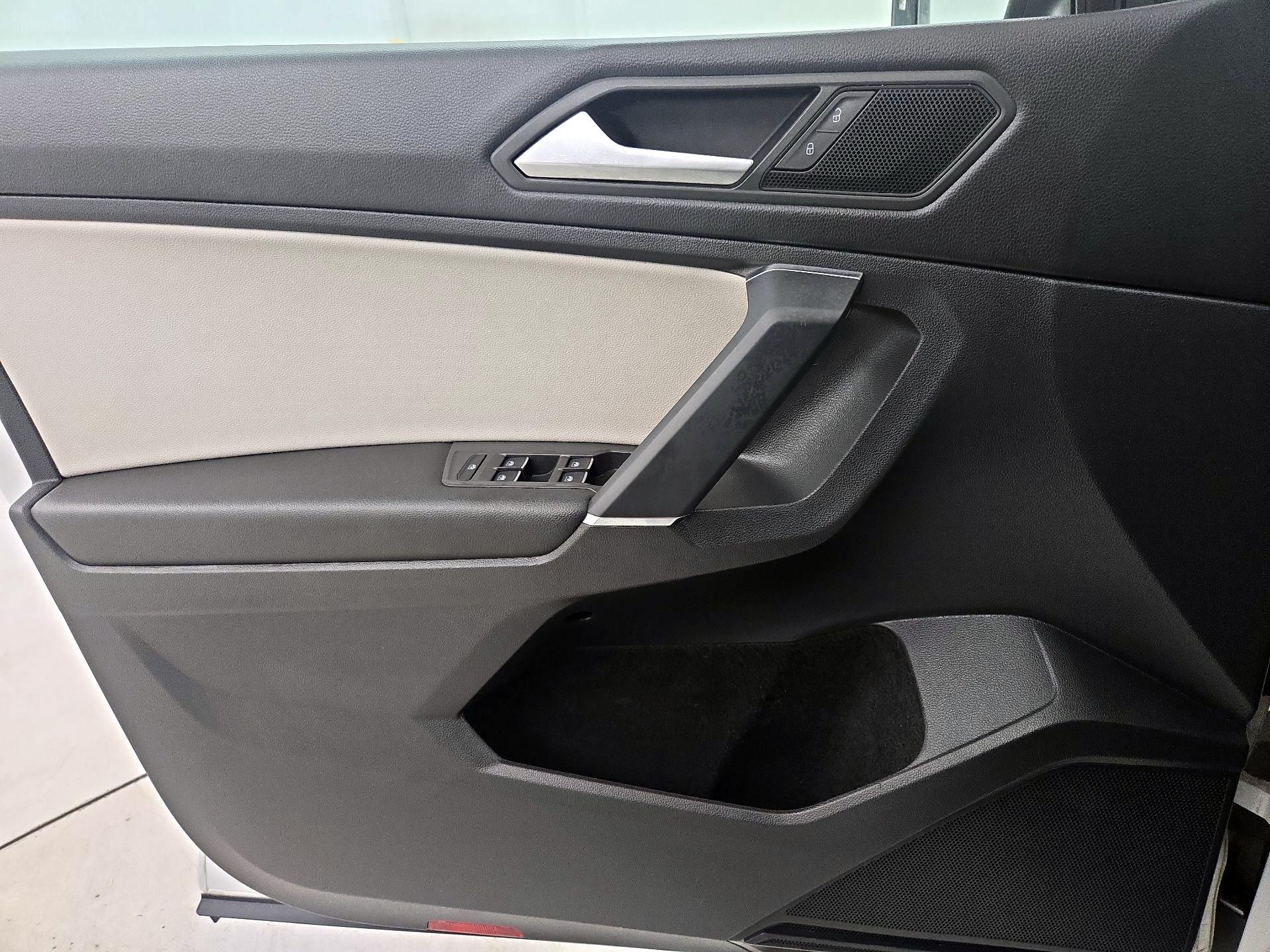 Thumbnail: 2020 Volkswagen Tiguan - 12