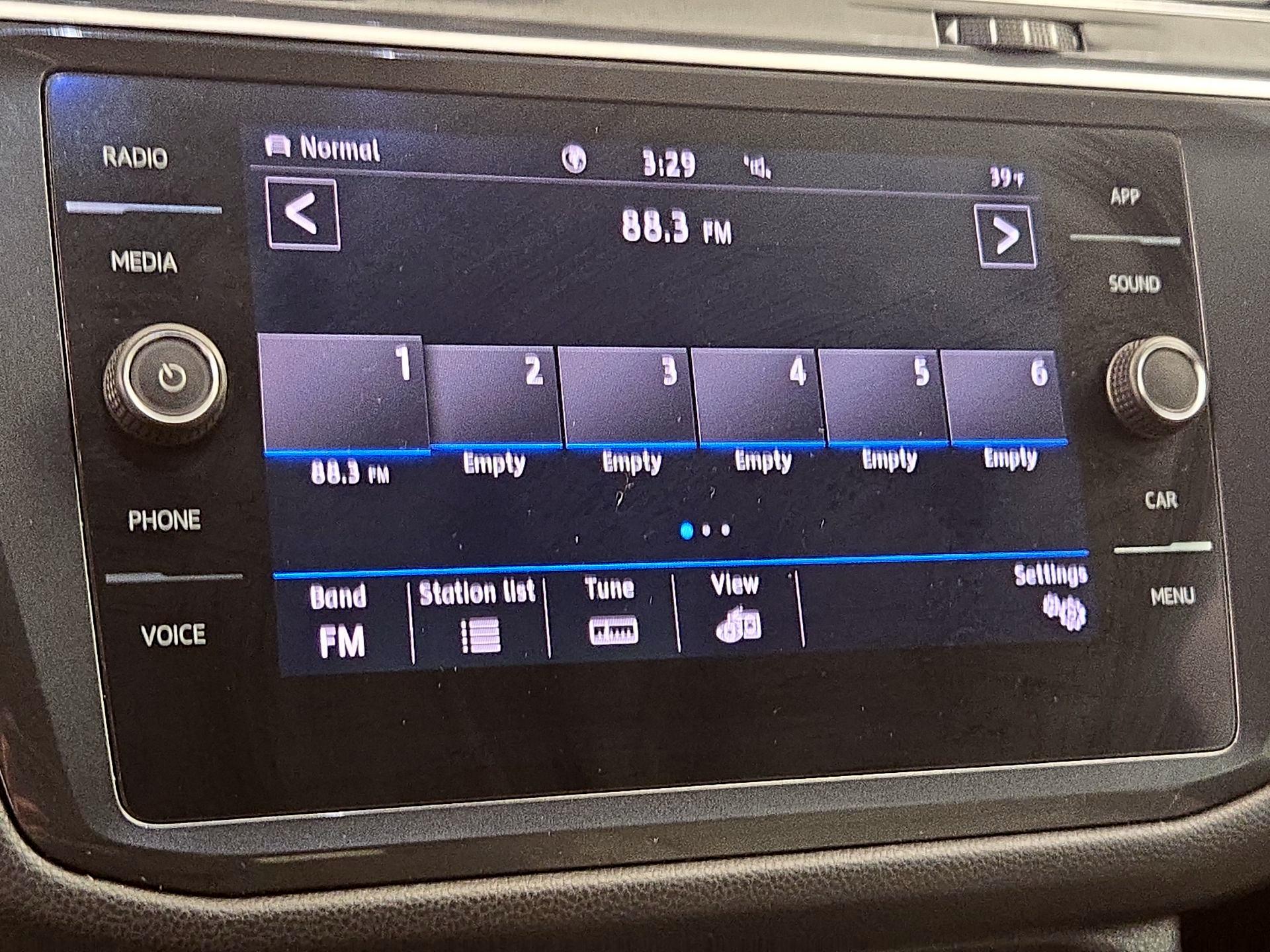 Thumbnail: 2020 Volkswagen Tiguan - 15