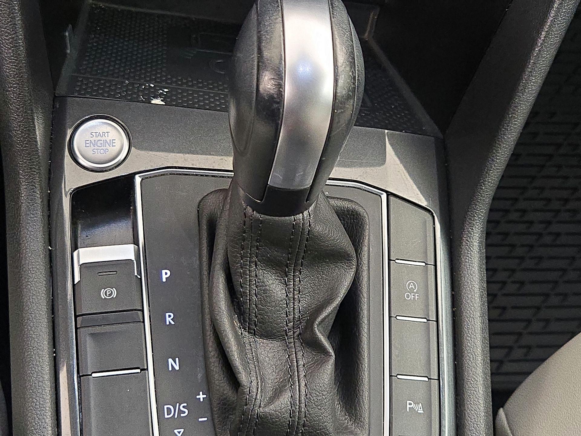 Thumbnail: 2020 Volkswagen Tiguan - 17