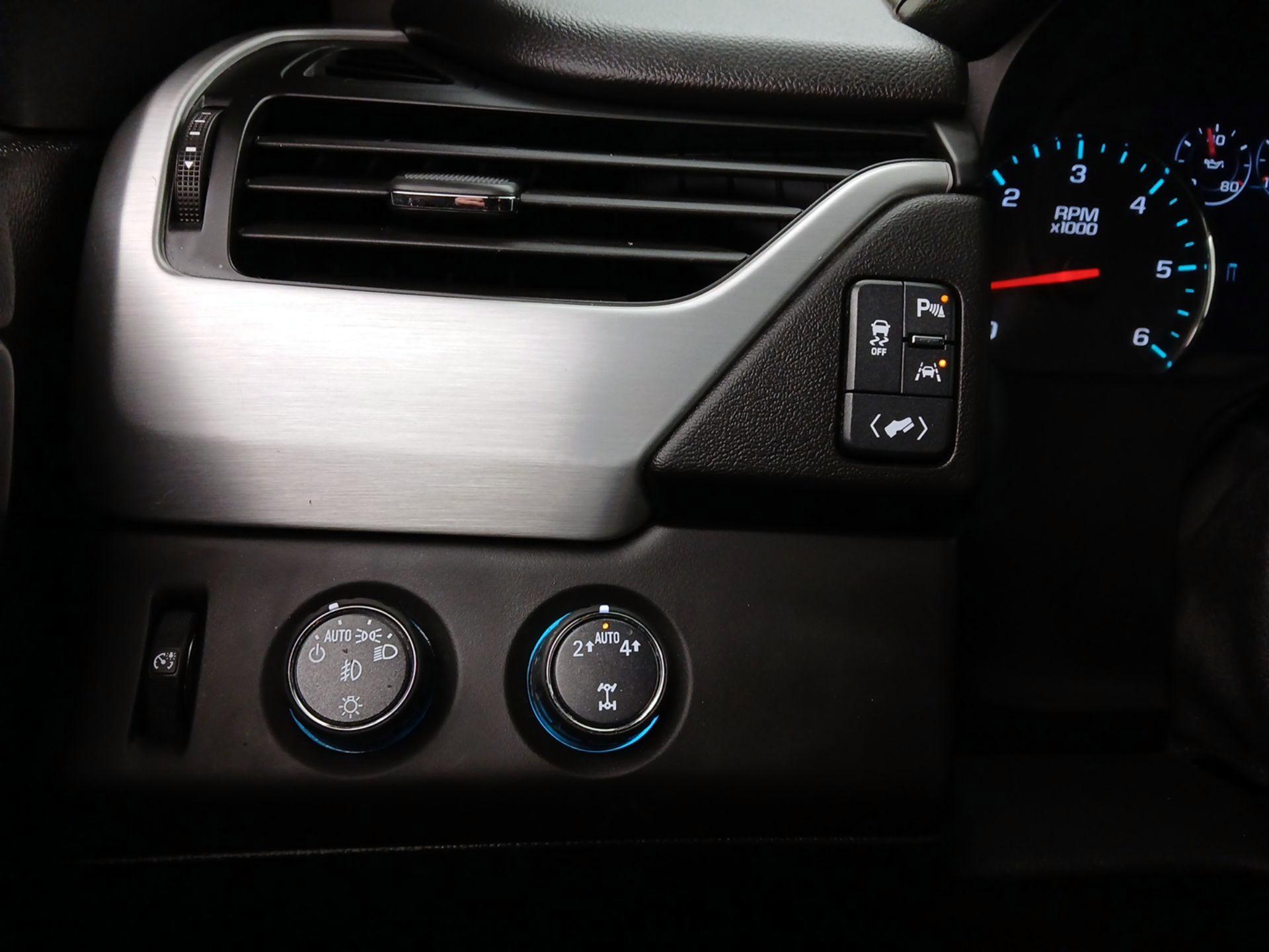 Thumbnail: 2017 GMC Yukon - 13